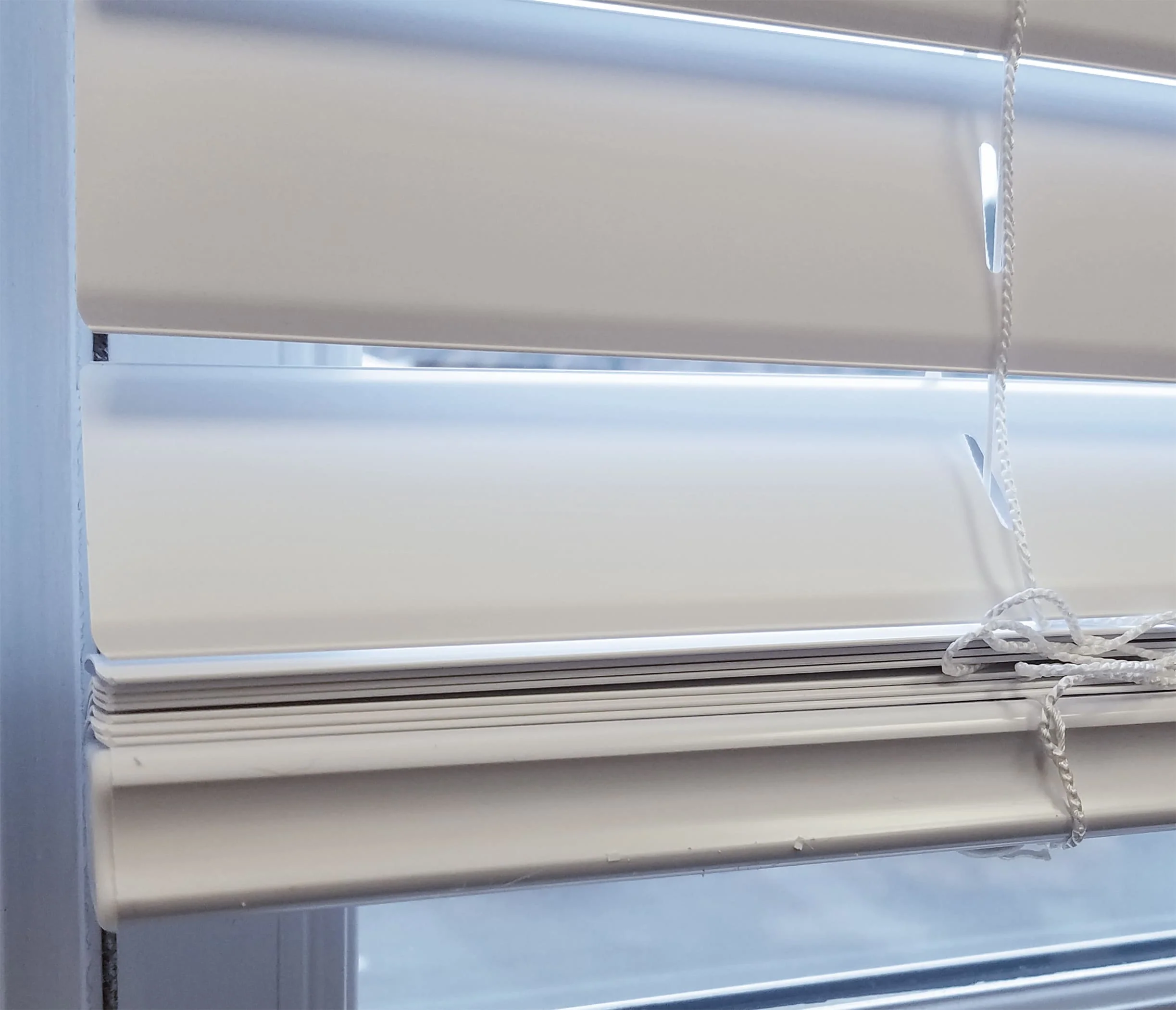 Project Source Premium 2-in Slat Width 35-in x 72-in Cordless White Vinyl Room Darkening Plantation Blinds - Image 15