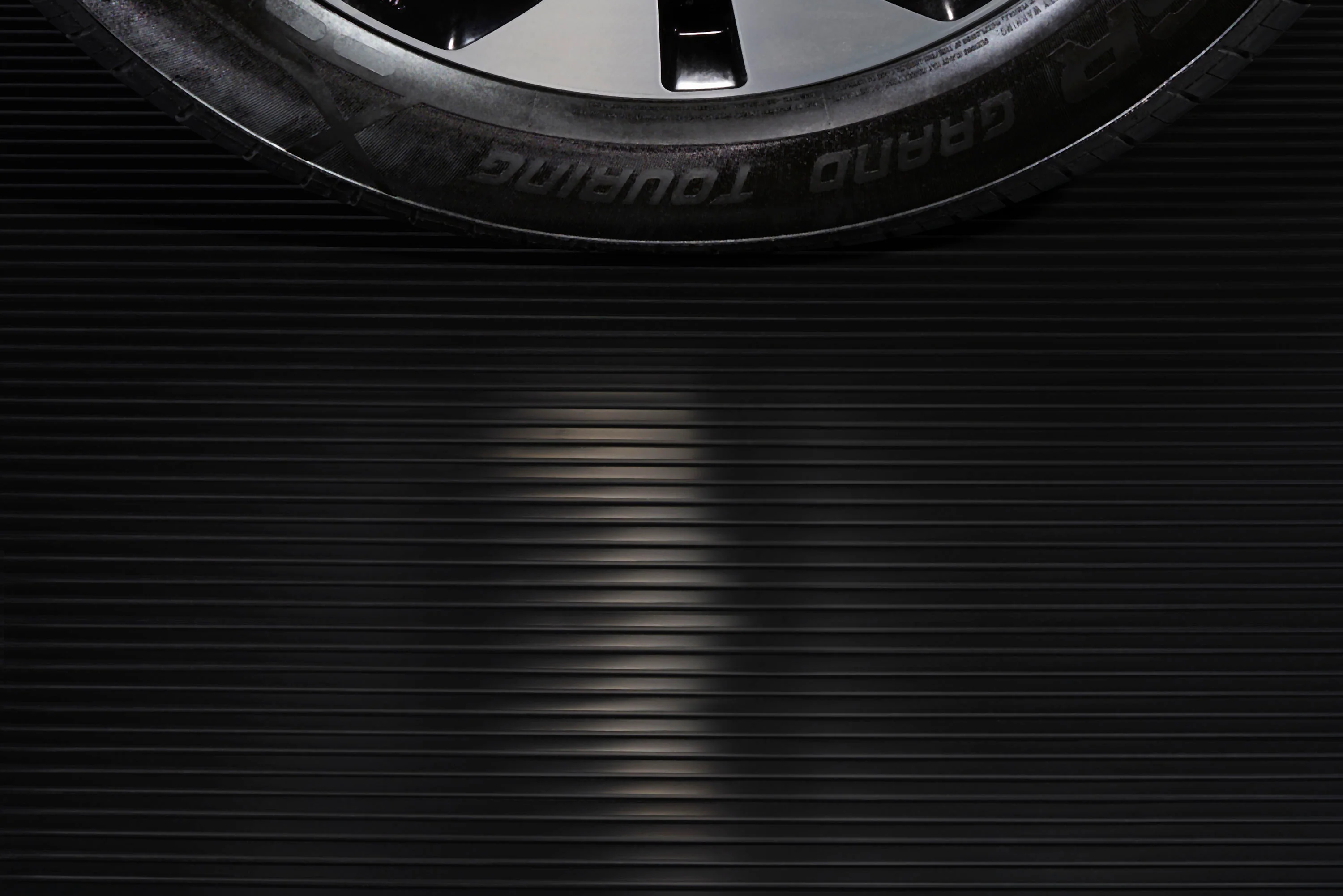G-Floor Rib 8-1/2-ft x 22-ft Midnight Black Garage Floor Roll, 55-mil PVC (187-sq ft) - Image 4