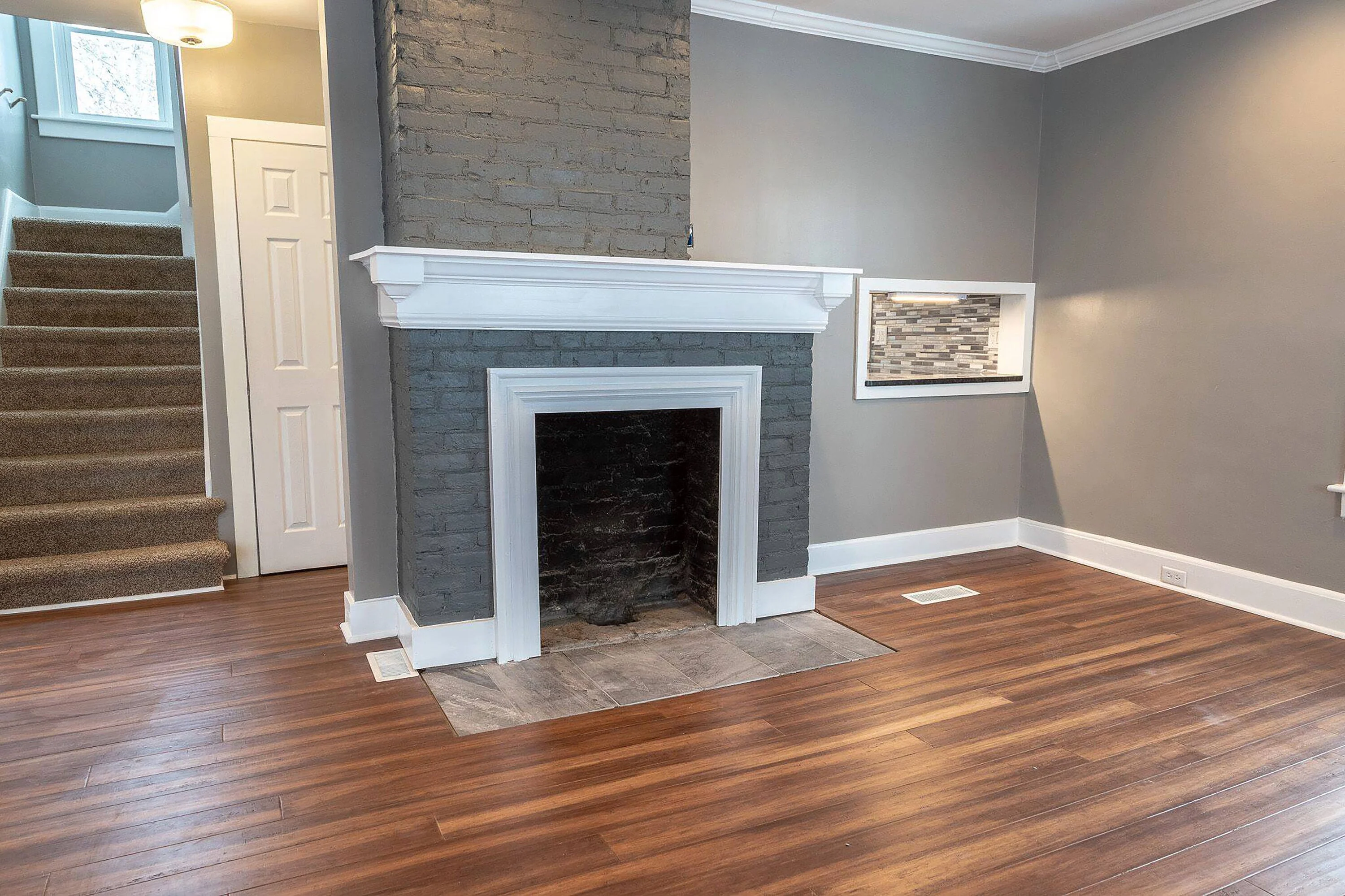 Cali Bamboo Fossilized 5.125-in Bourbon Barrel Bamboo Distressed Solid Hardwood Flooring (25.6-sq ft) - Image 7