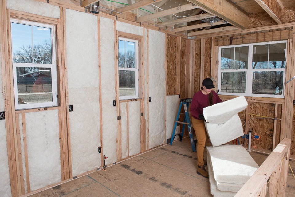 Johns Manville JM R-13 Unfaced Fiberglass Batt Insulation – 15 in x 93 in, 106.56 sq ft (11-Pack) - Image 5