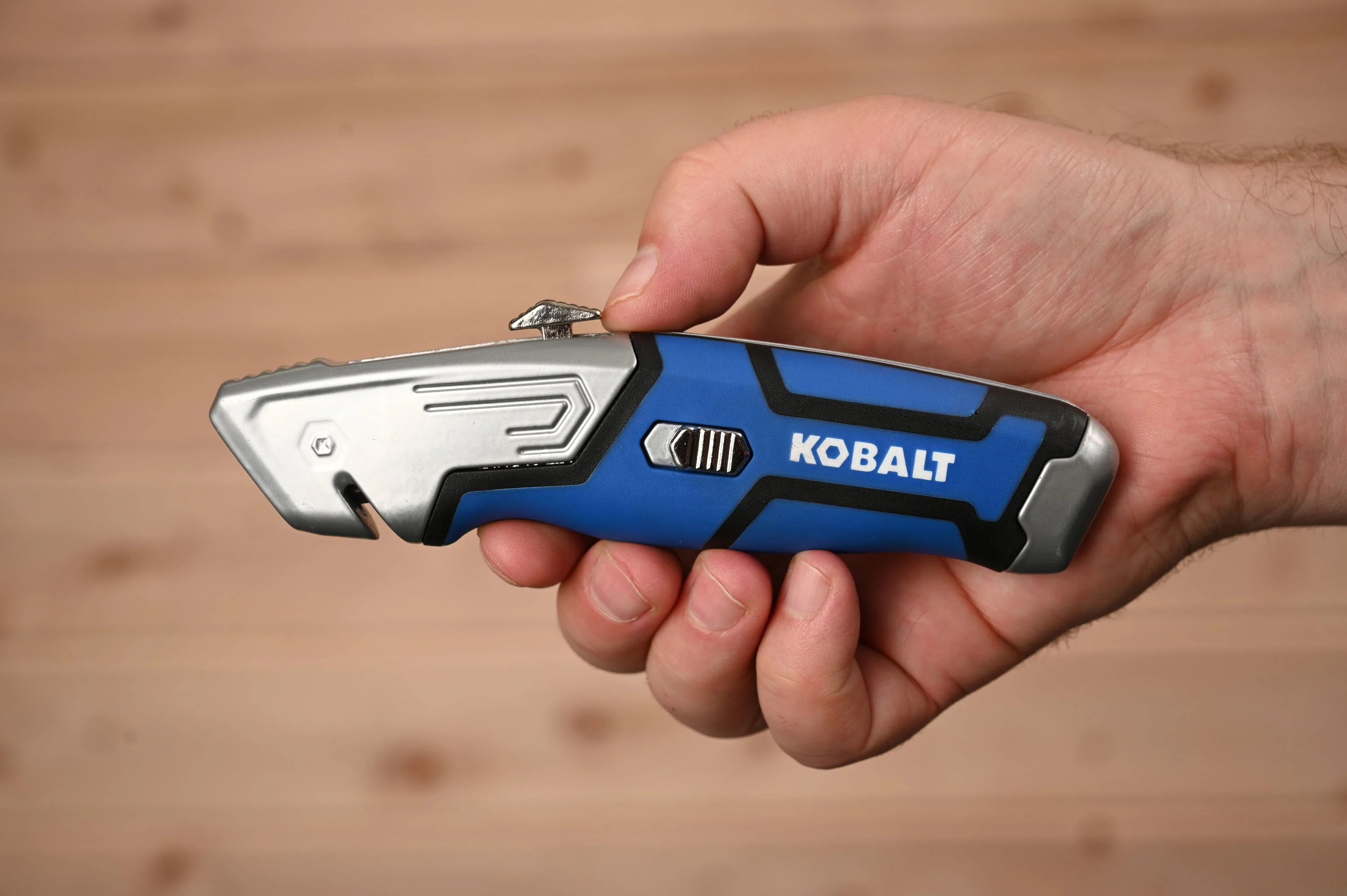 Kobalt 3/4-in Retractable Utility Knife, 3-Blade with On-Tool Storage - Image 3