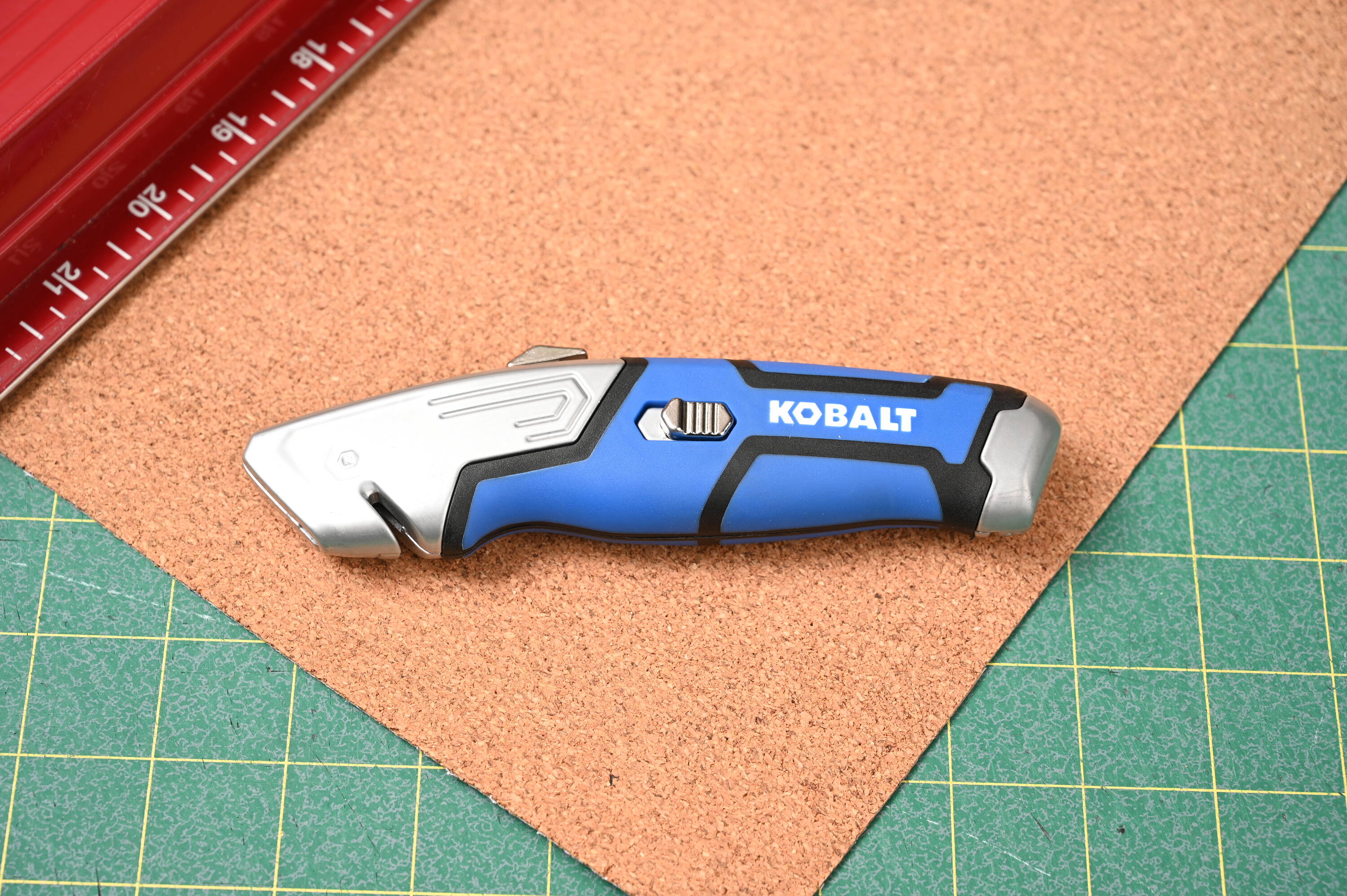 Kobalt 3/4-in Retractable Utility Knife, 3-Blade with On-Tool Storage - Image 4