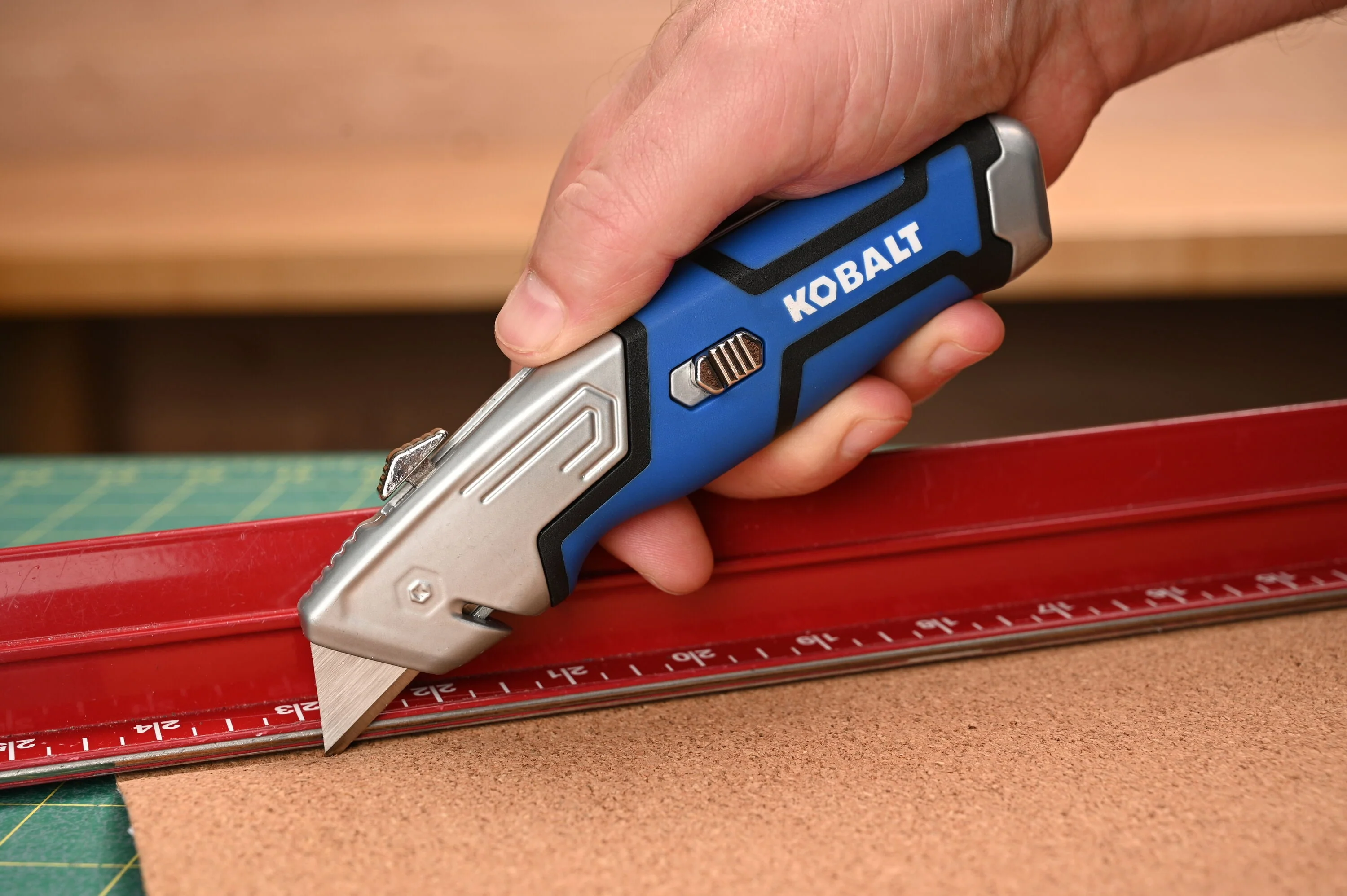 Kobalt 3/4-in Retractable Utility Knife, 3-Blade with On-Tool Storage - Image 5
