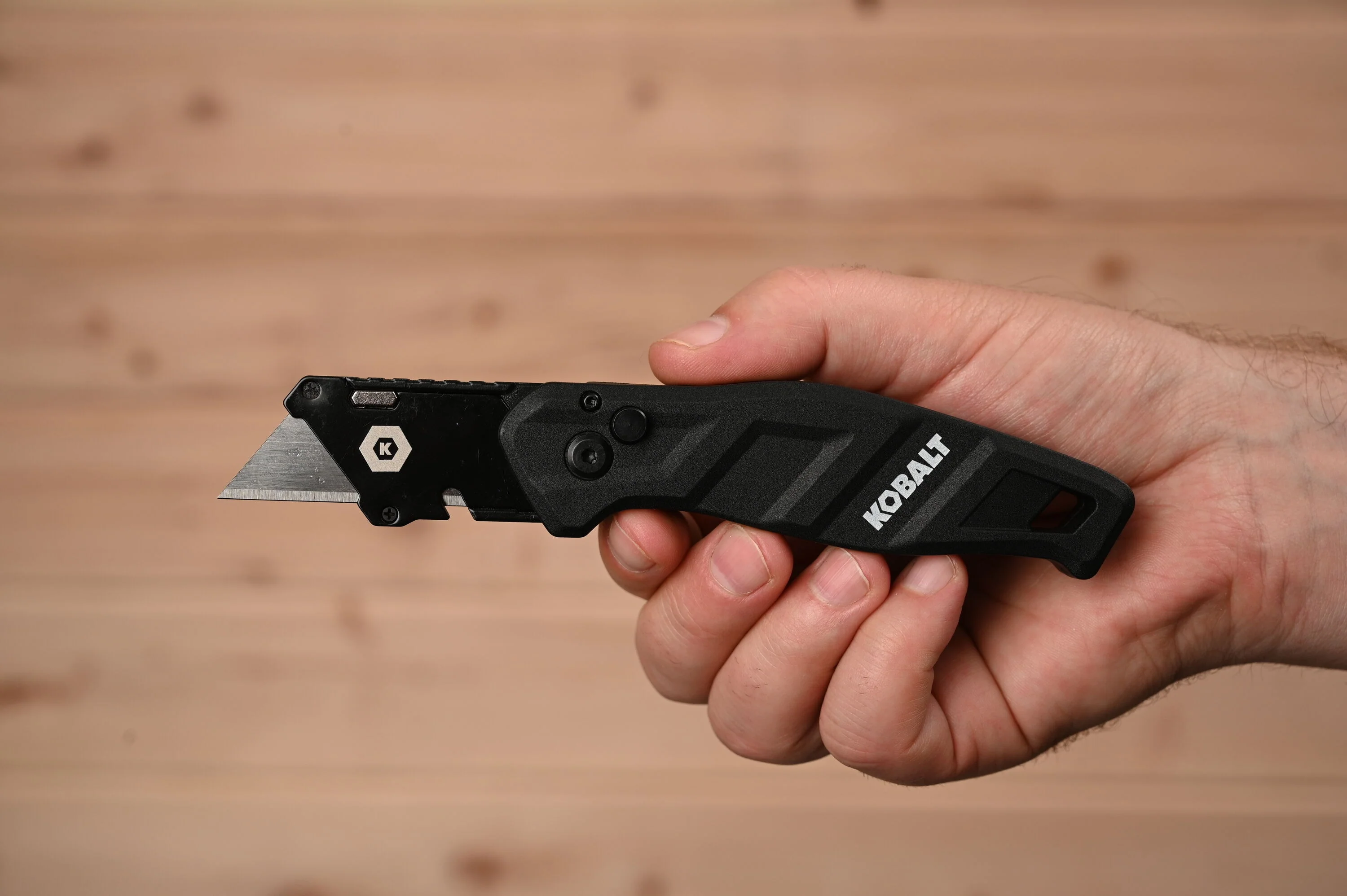 Kobalt Speed Release 3/4-in Folding Utility Knife, 10 Blades, On-Tool Storage - Image 4