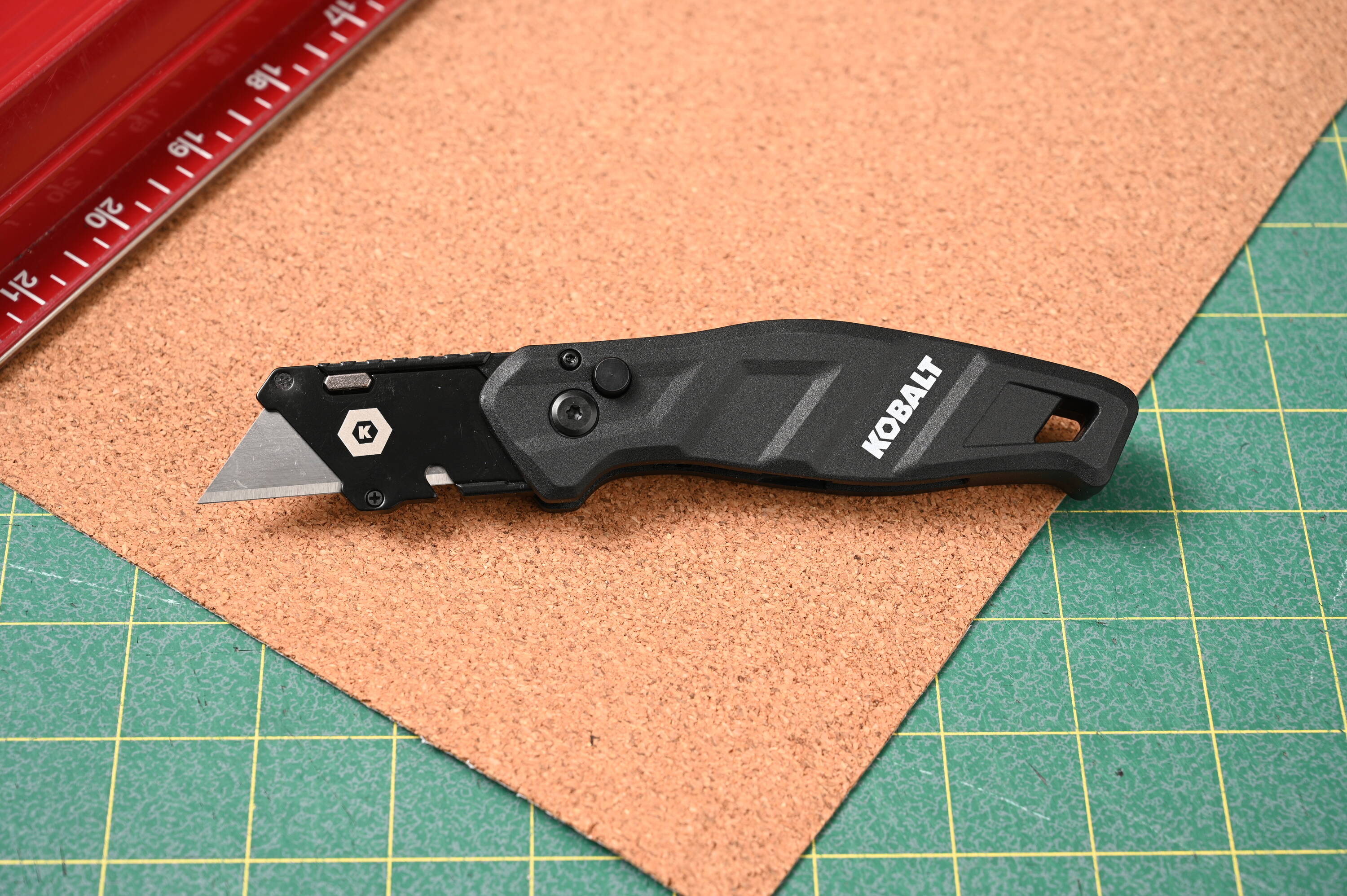 Kobalt Speed Release 3/4-in Folding Utility Knife, 10 Blades, On-Tool Storage - Image 6