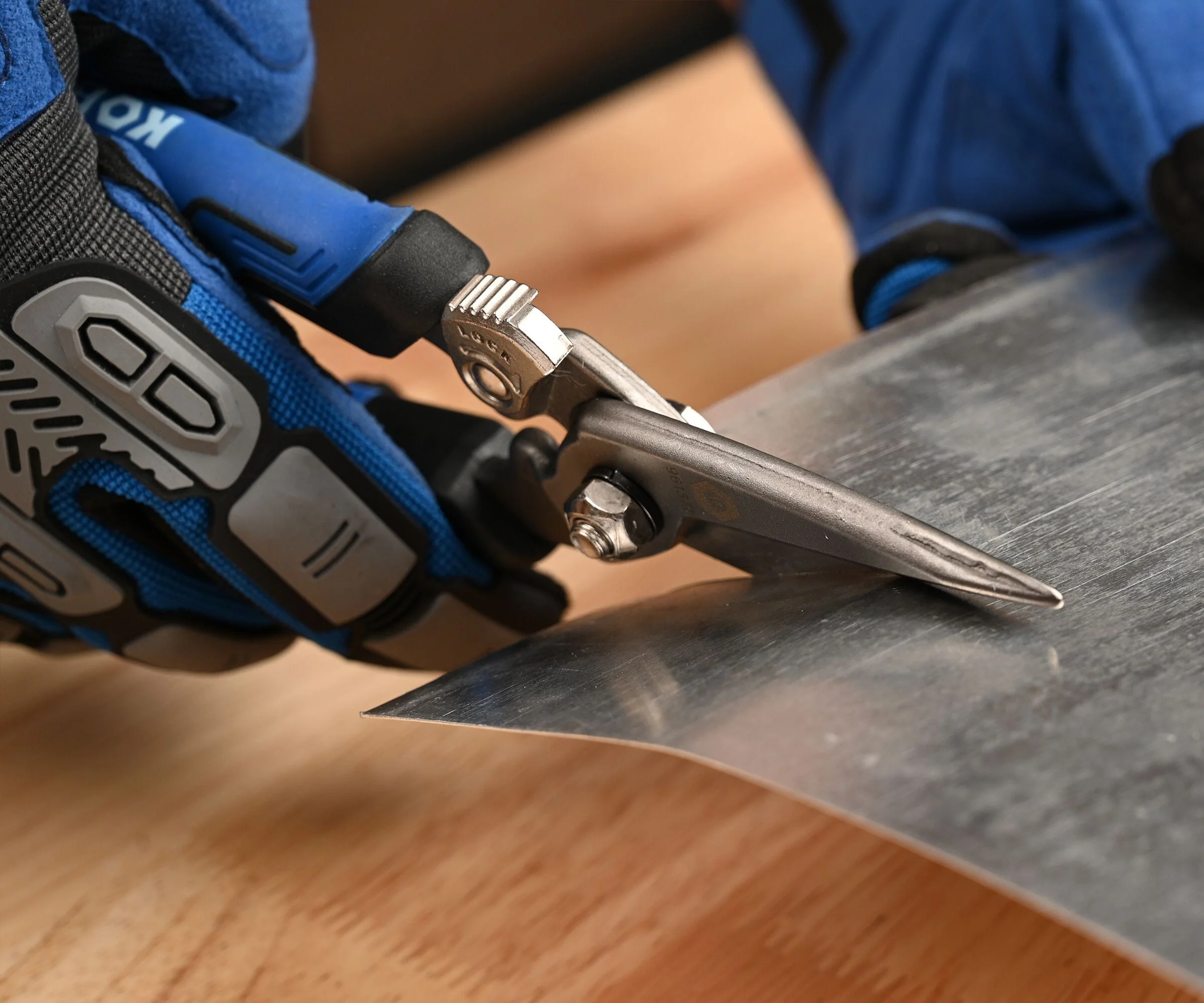 Kobalt 8-in Serrated Molded Grip Heavy-Duty Scissors - Image 4