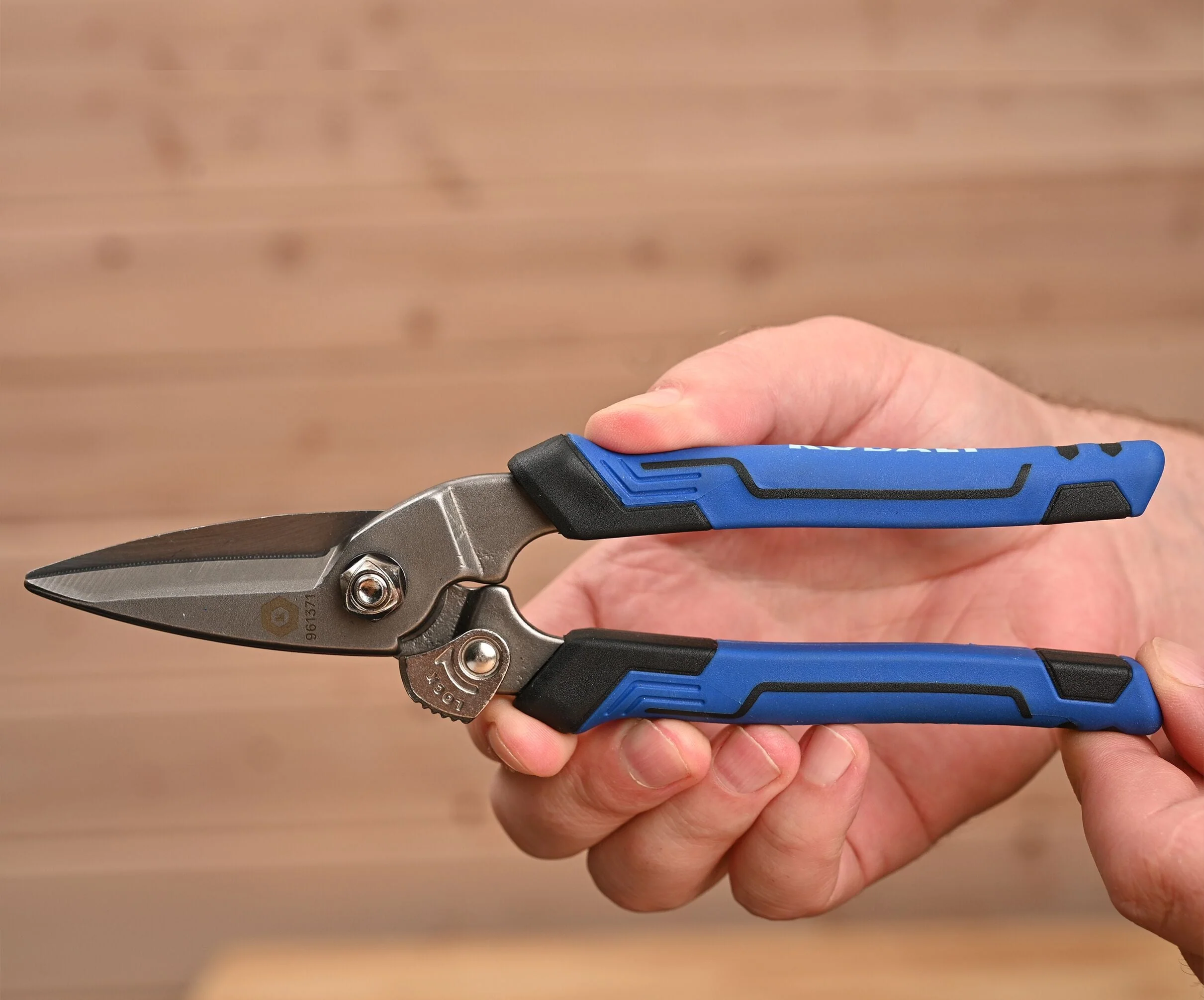 Kobalt 8-in Serrated Molded Grip Heavy-Duty Scissors - Image 5