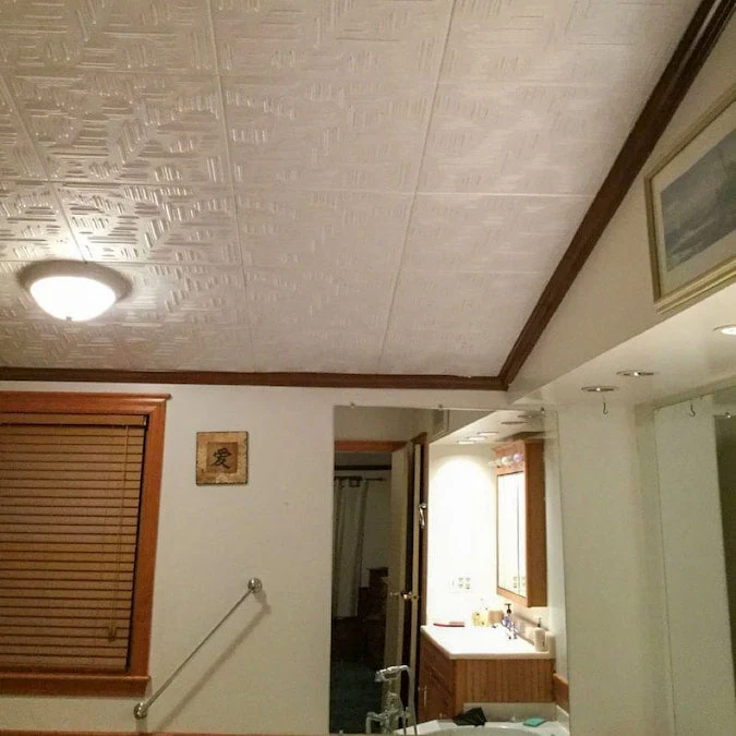 A La Maison Ceilings 1.67-ft x 1.67-ft Country Wheat Plain White Polystyrene Surface-mount Ceiling Tile (8-Pack, 21.6-sq ft / Case) - Image 4