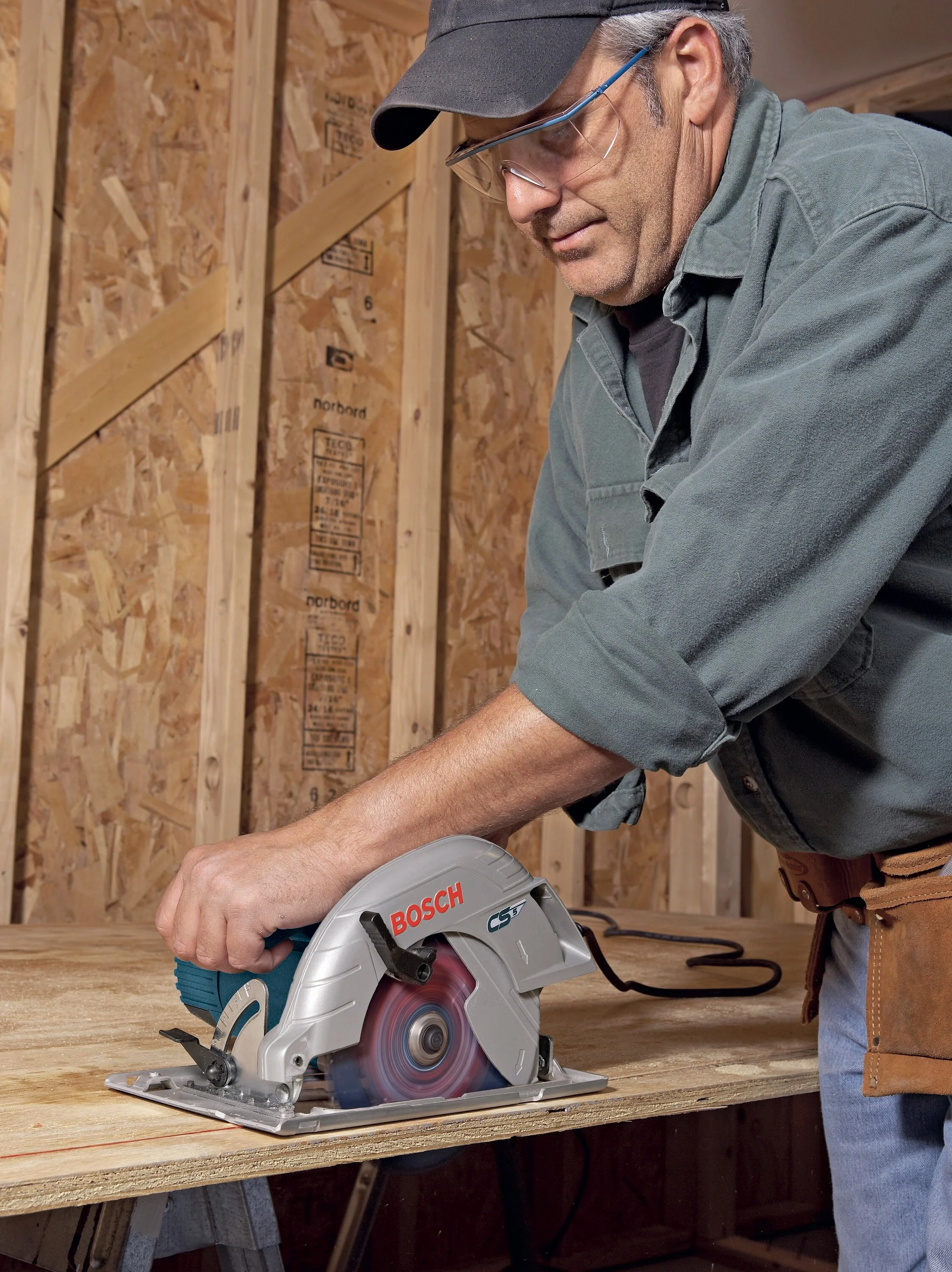 Bosch 15-Amp 7-1/4-in Corded Circular Saw with Steel Shoe (CS5) - Image 4