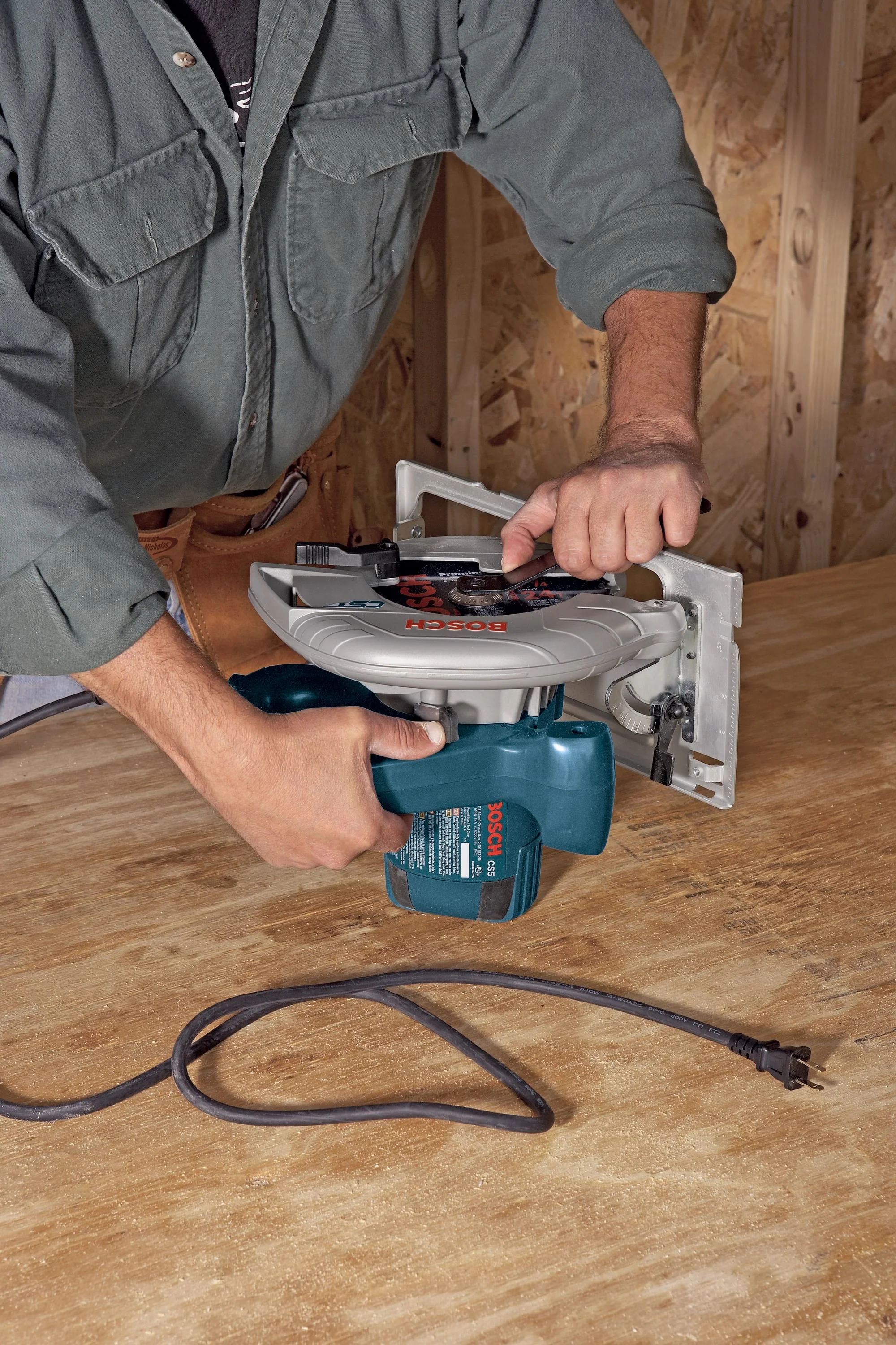 Bosch 15-Amp 7-1/4-in Corded Circular Saw with Steel Shoe (CS5) - Image 7