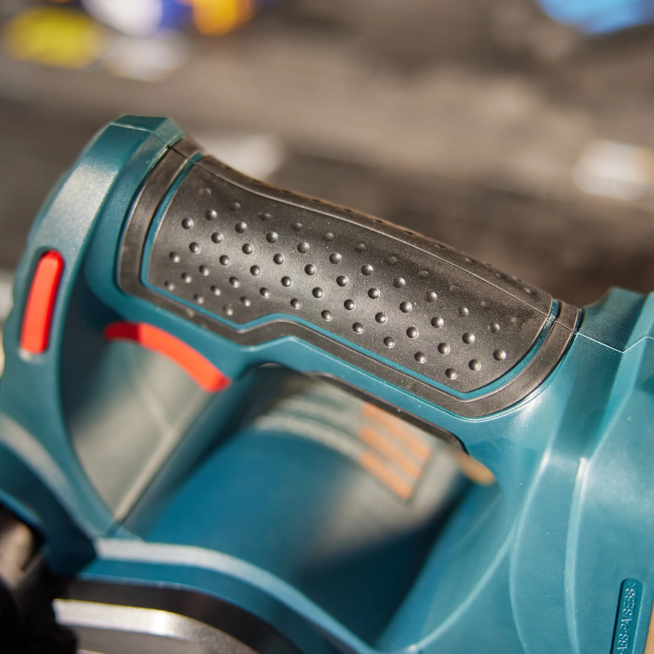 Bosch 3-Amp 18-Volt Handheld Planer, 3.25-in Width, PLH181B - Image 3