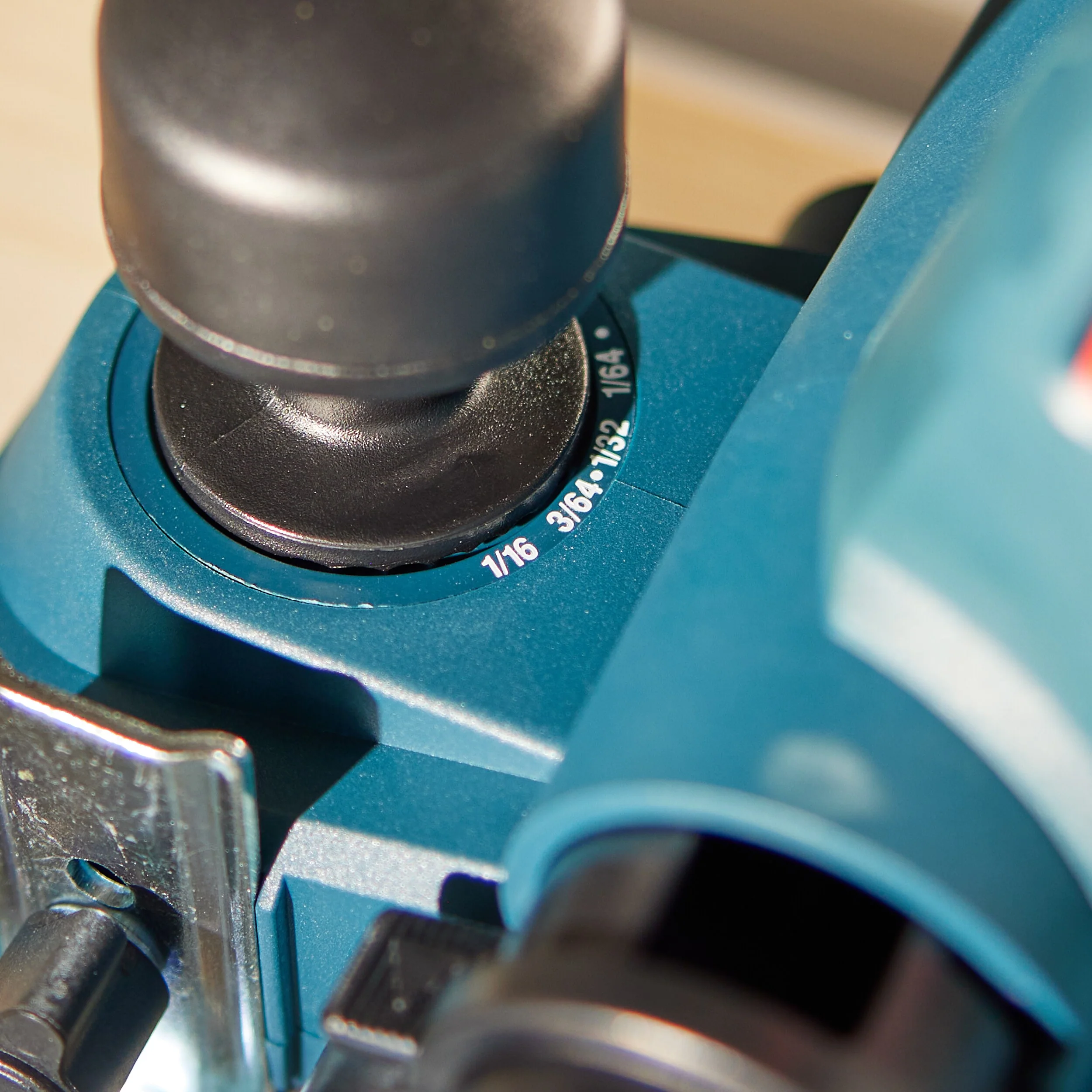 Bosch 3-Amp 18-Volt Handheld Planer, 3.25-in Width, PLH181B - Image 4