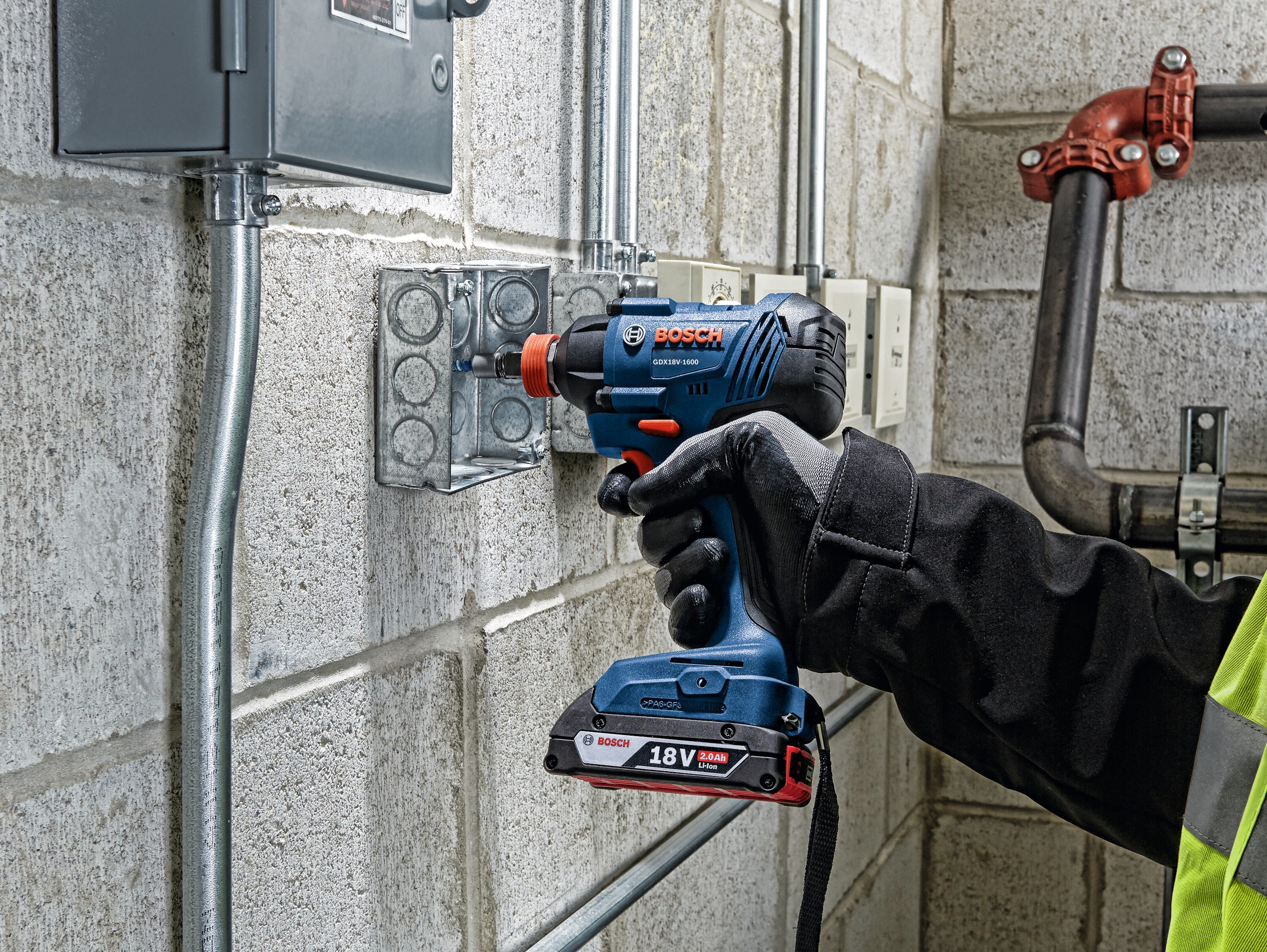 Bosch Freak 18-Volt 1/4-in & 1/2-in Two-in-One Cordless Impact Driver Kit (1 Battery, Charger, Bag) - Image 3
