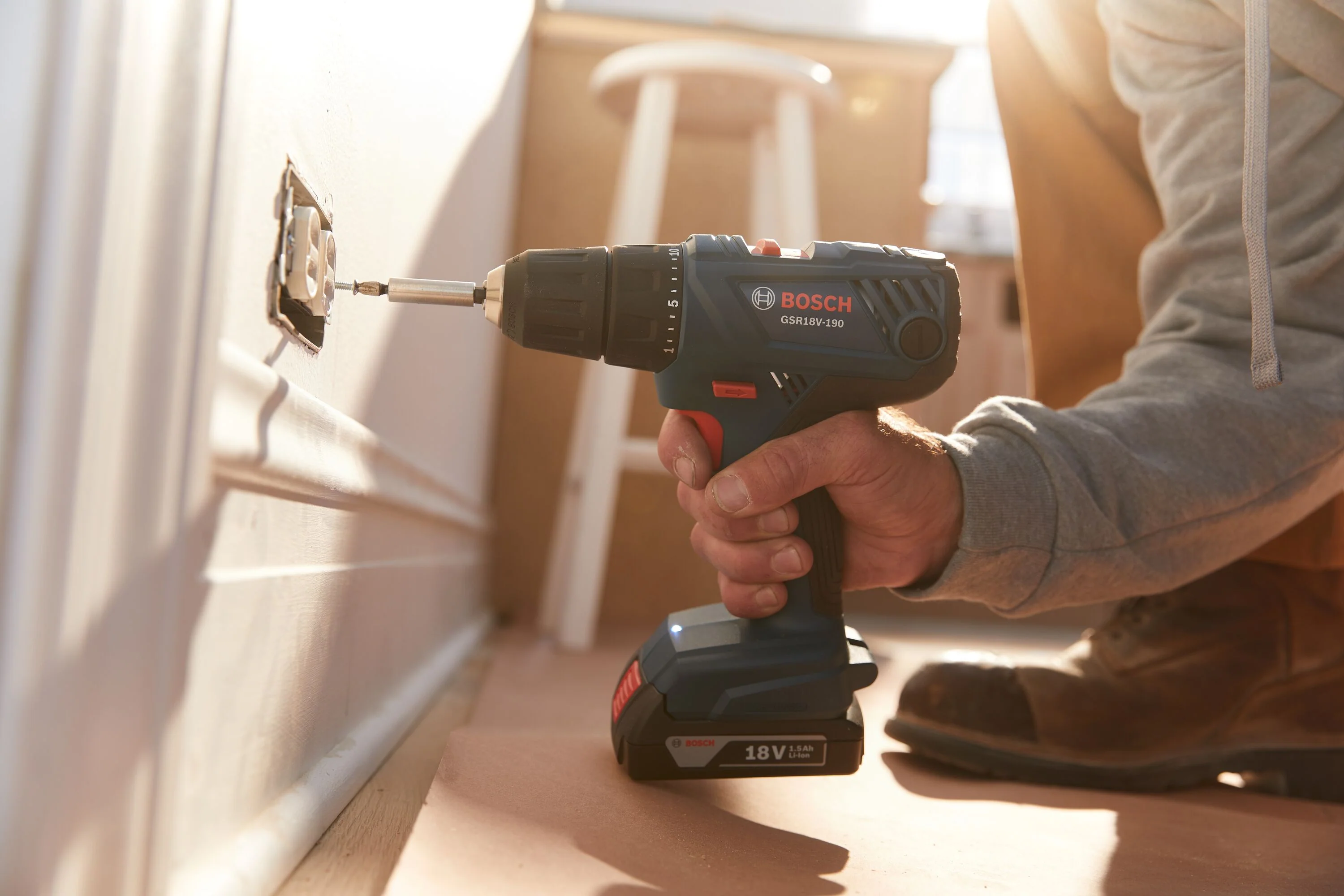 Bosch GSR18V-190B22 18-Volt 1/2-in Cordless Drill/Driver Kit with Charger and 2 Batteries - Image 8