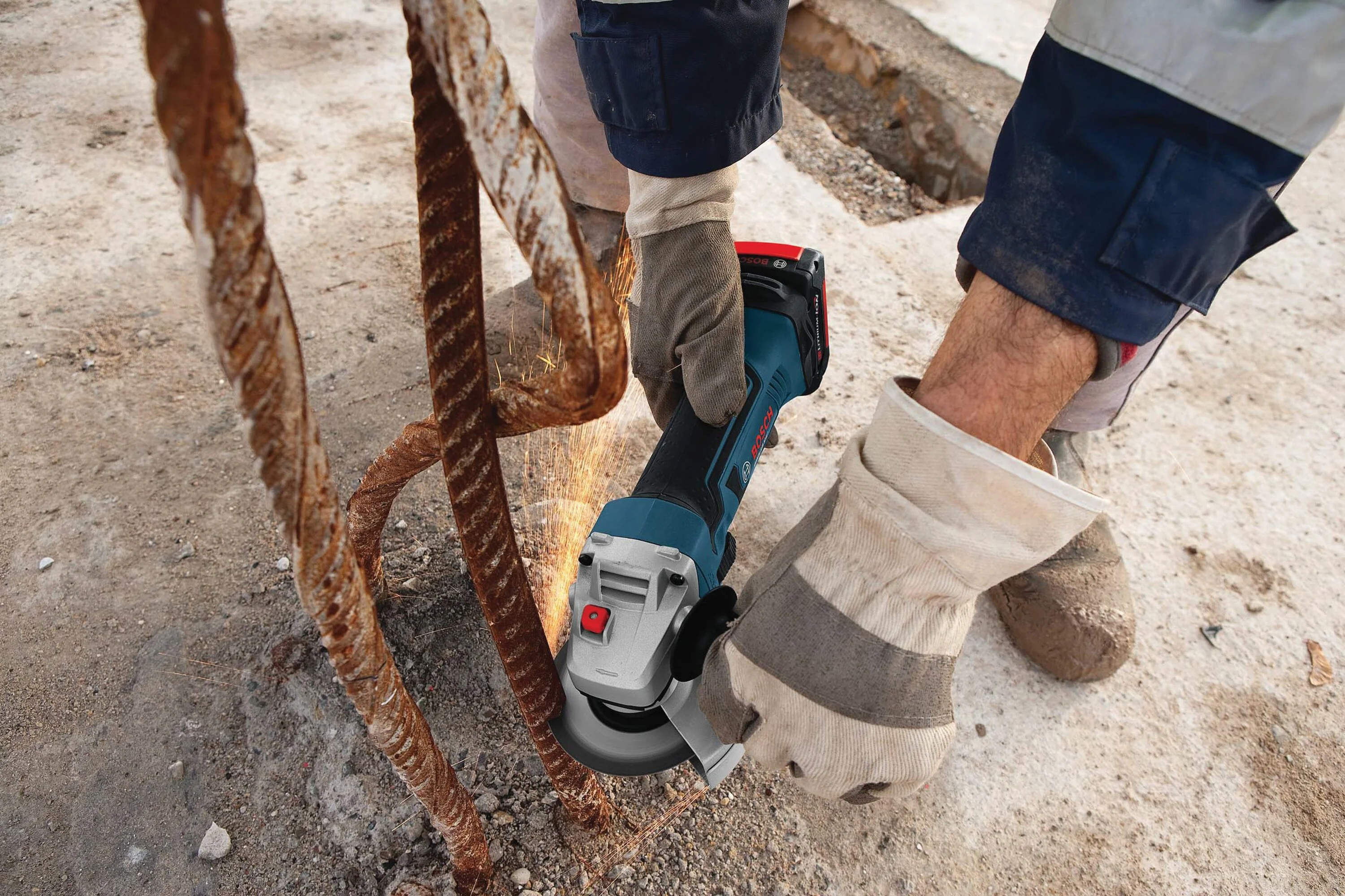 Bosch GWS18V-45 4.5-in 18-Volt Sliding Switch Cordless Angle Grinder (Tool Only) - Image 5