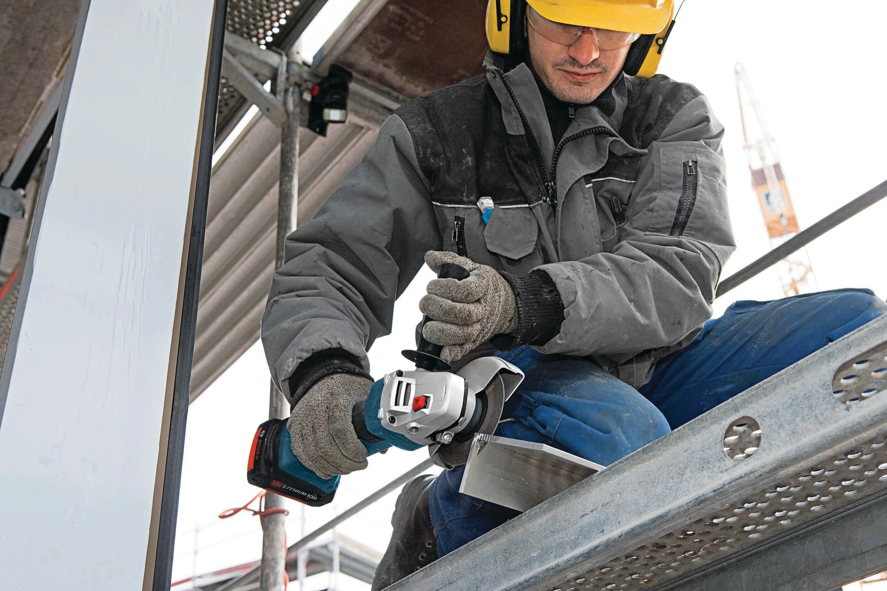 Bosch GWS18V-45 4.5-in 18-Volt Sliding Switch Cordless Angle Grinder (Tool Only) - Image 6