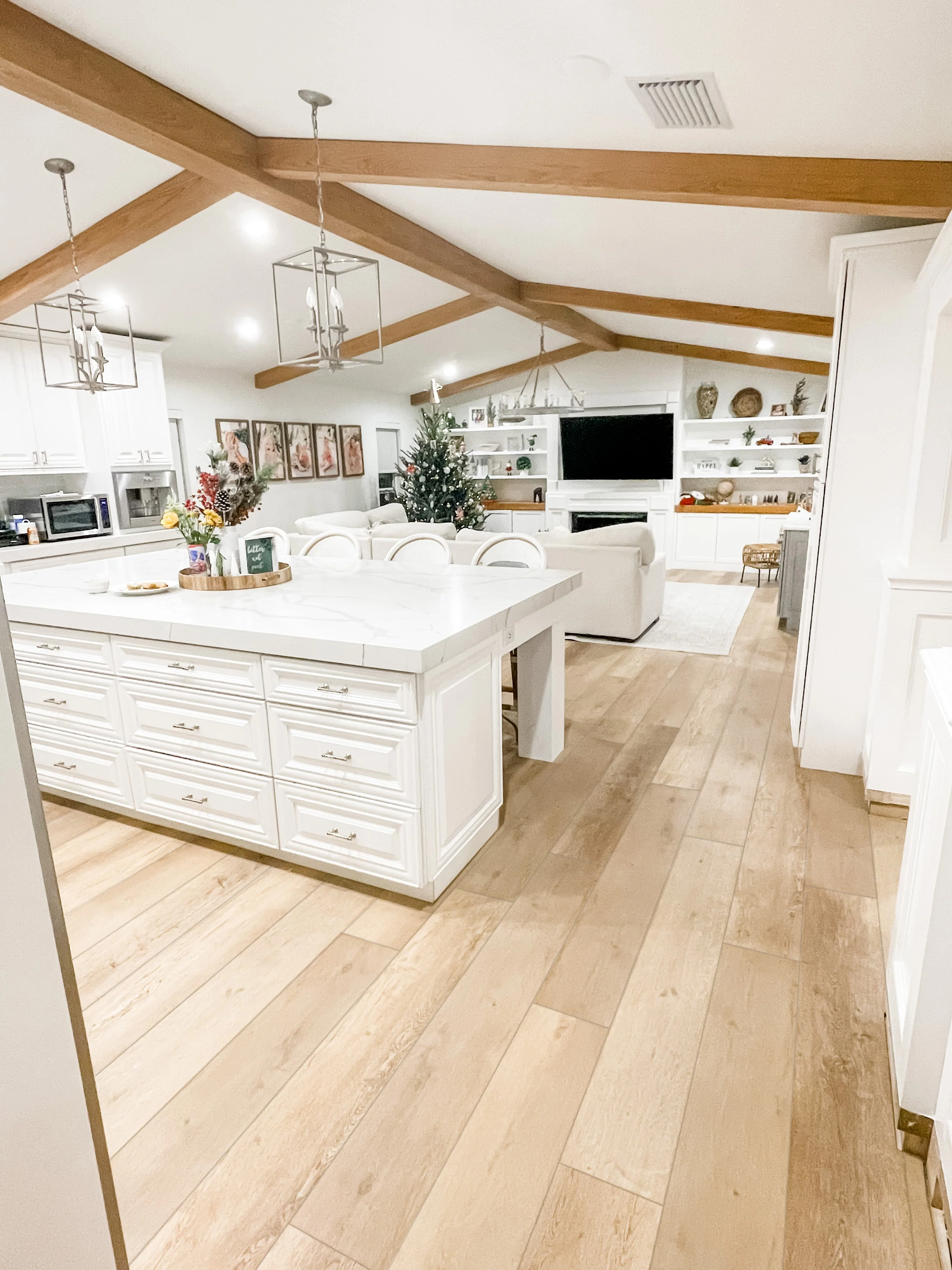 CALI Legends Laguna Sand 12-mm x 9-in W x 60-in L Water-Resistant Interlocking Luxury Vinyl Plank Flooring, 22.44 sq ft per Case - Image 4