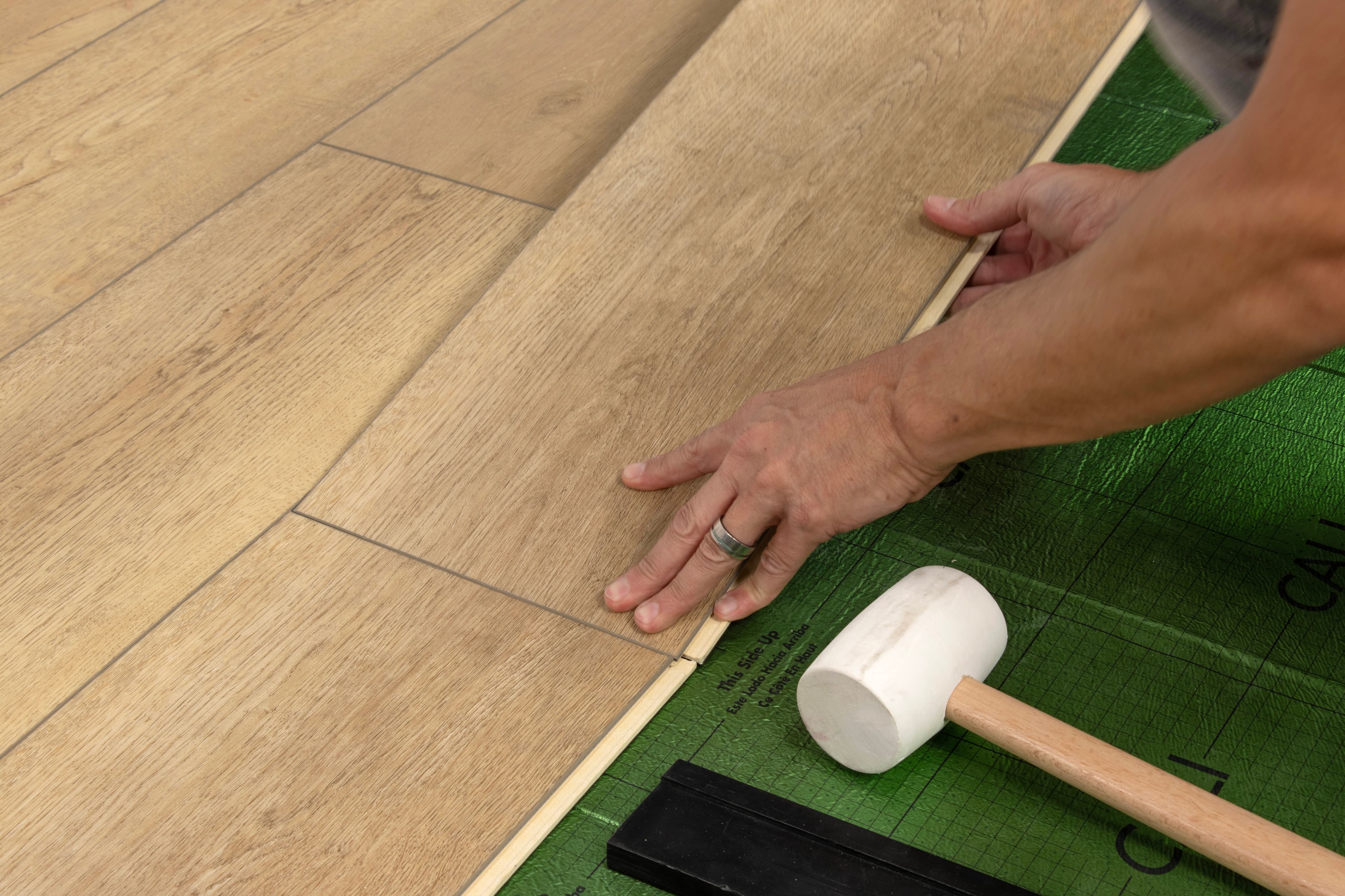 CALI Legends Laguna Sand 12-mm x 9-in W x 60-in L Water-Resistant Interlocking Luxury Vinyl Plank Flooring, 22.44 sq ft per Case - Image 5