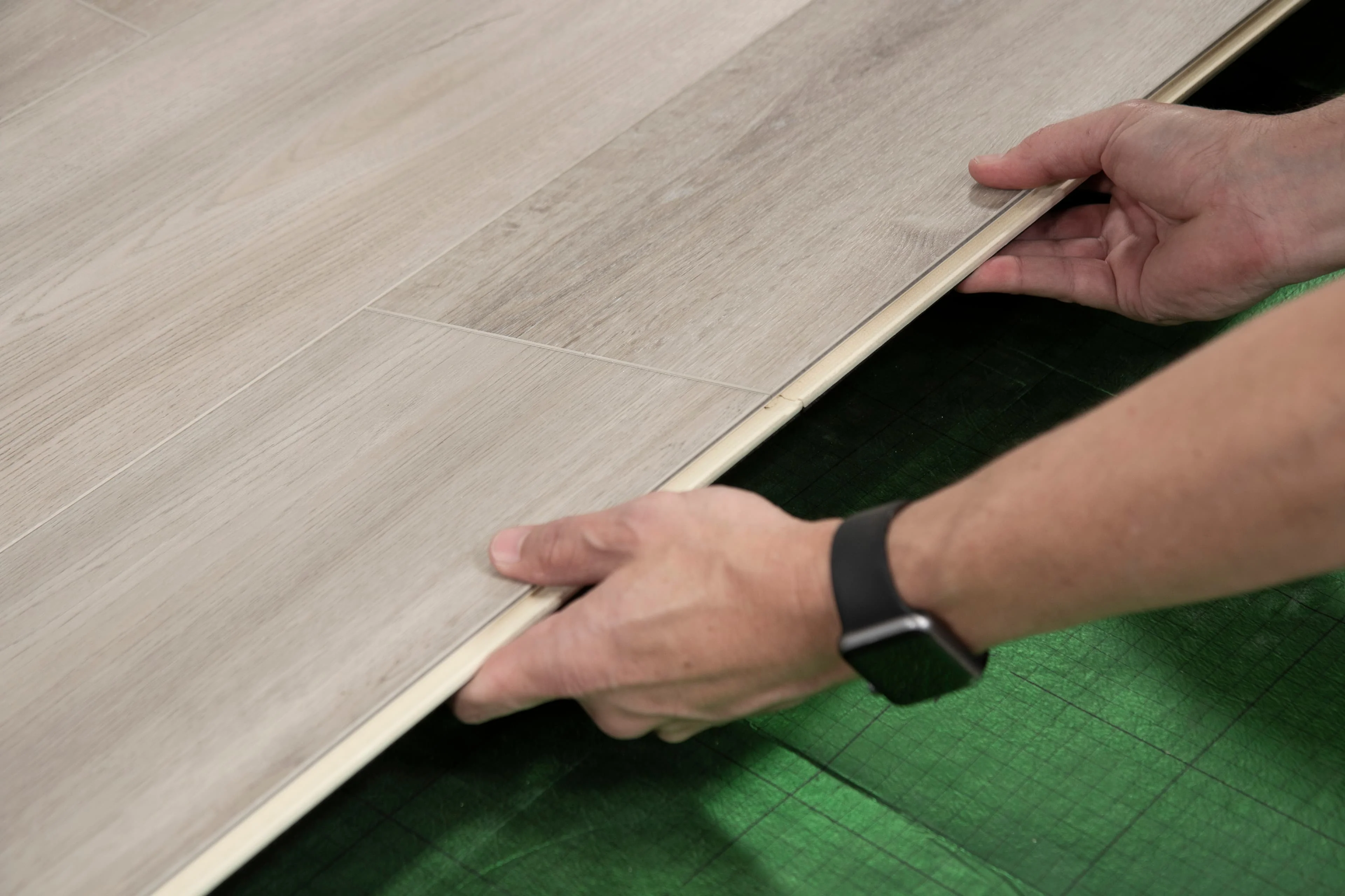 CALI Legends Uprush 12-mm x 9-in W x 60-in L Water-Resistant Interlocking Luxury Vinyl Plank Flooring (22.44 sq ft/case) - Image 2