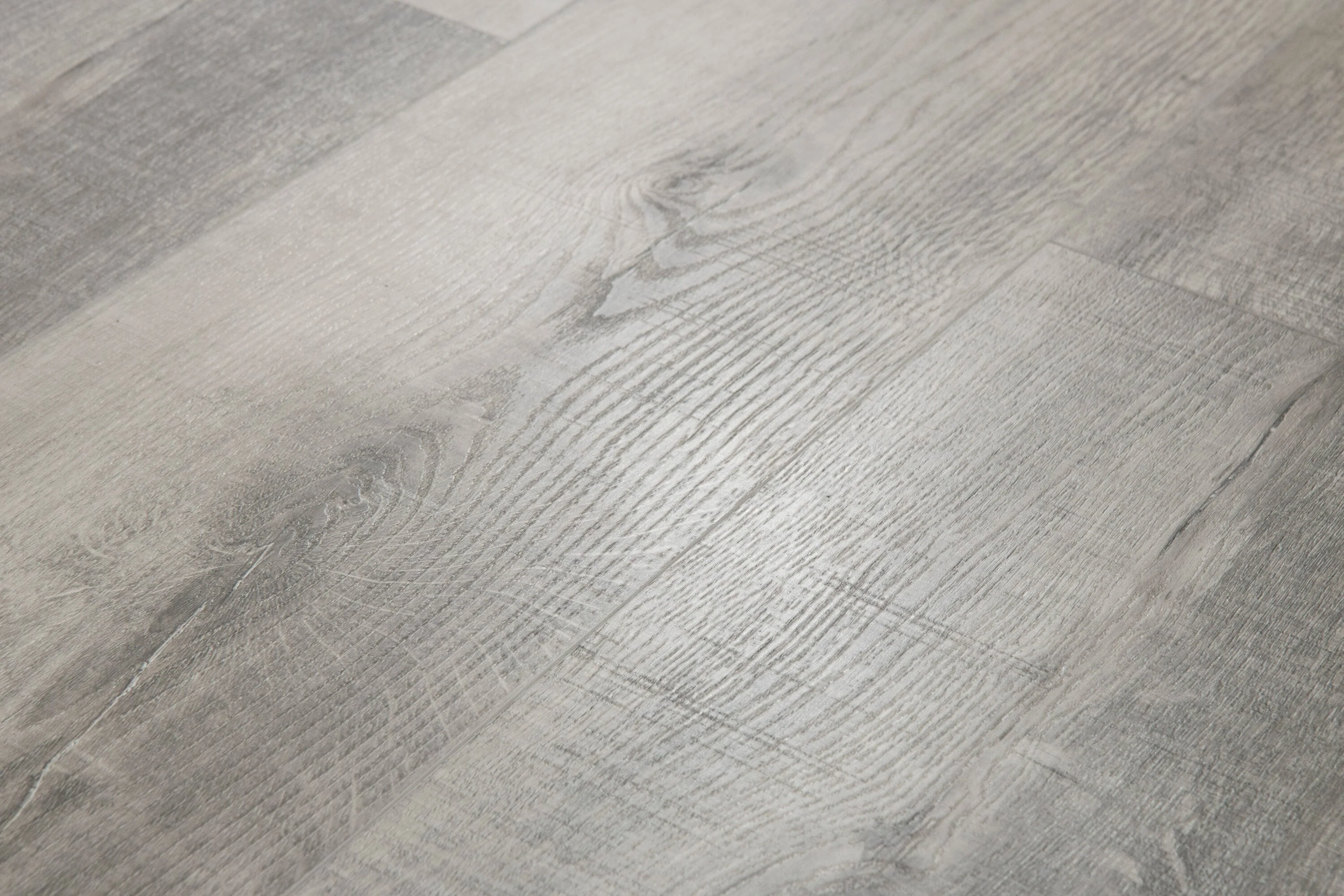 CALI Longboards Windswell Hickory 8-mm x 9-in W x 70-in L Waterproof Interlocking Luxury Vinyl Plank Flooring (26.62-sq ft/case) - Image 7