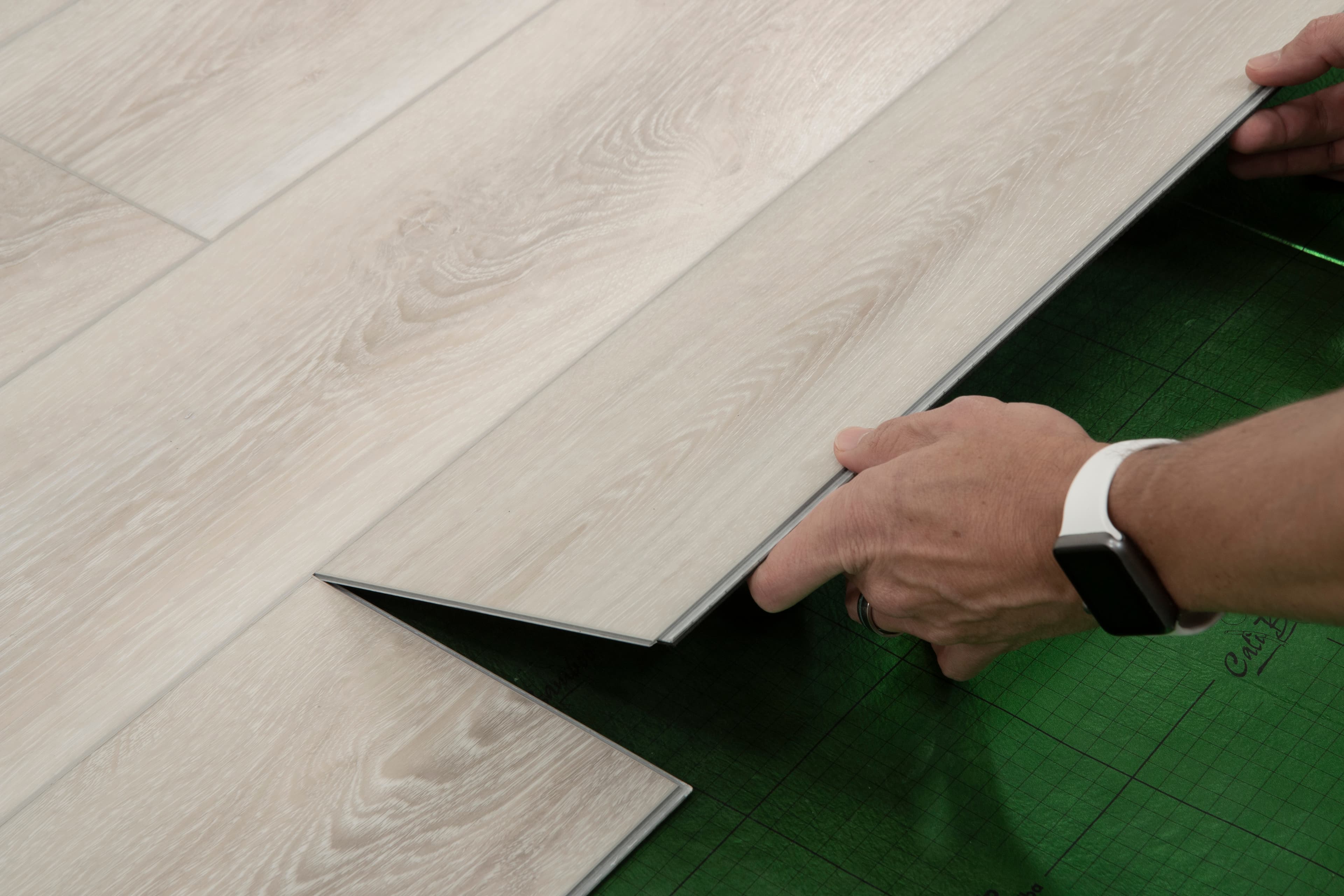 CALI Mute Step Castaway Oak 20-mil x 7-in W x 48-in L Waterproof Interlocking Luxury Vinyl Plank Flooring - Image 2