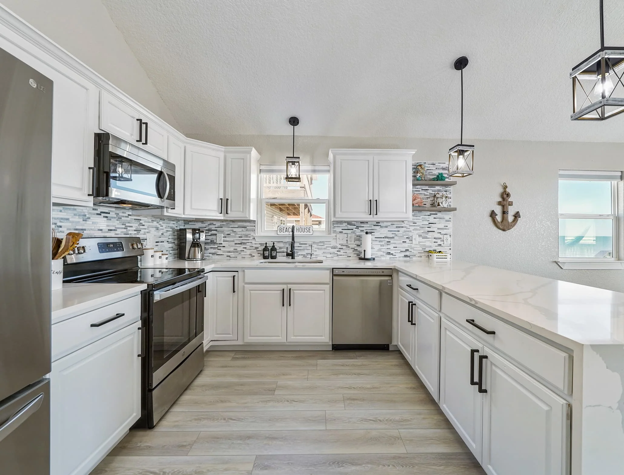 CALI Mute Step Castaway Oak 20-mil x 7-in W x 48-in L Waterproof Interlocking Luxury Vinyl Plank Flooring - Image 3