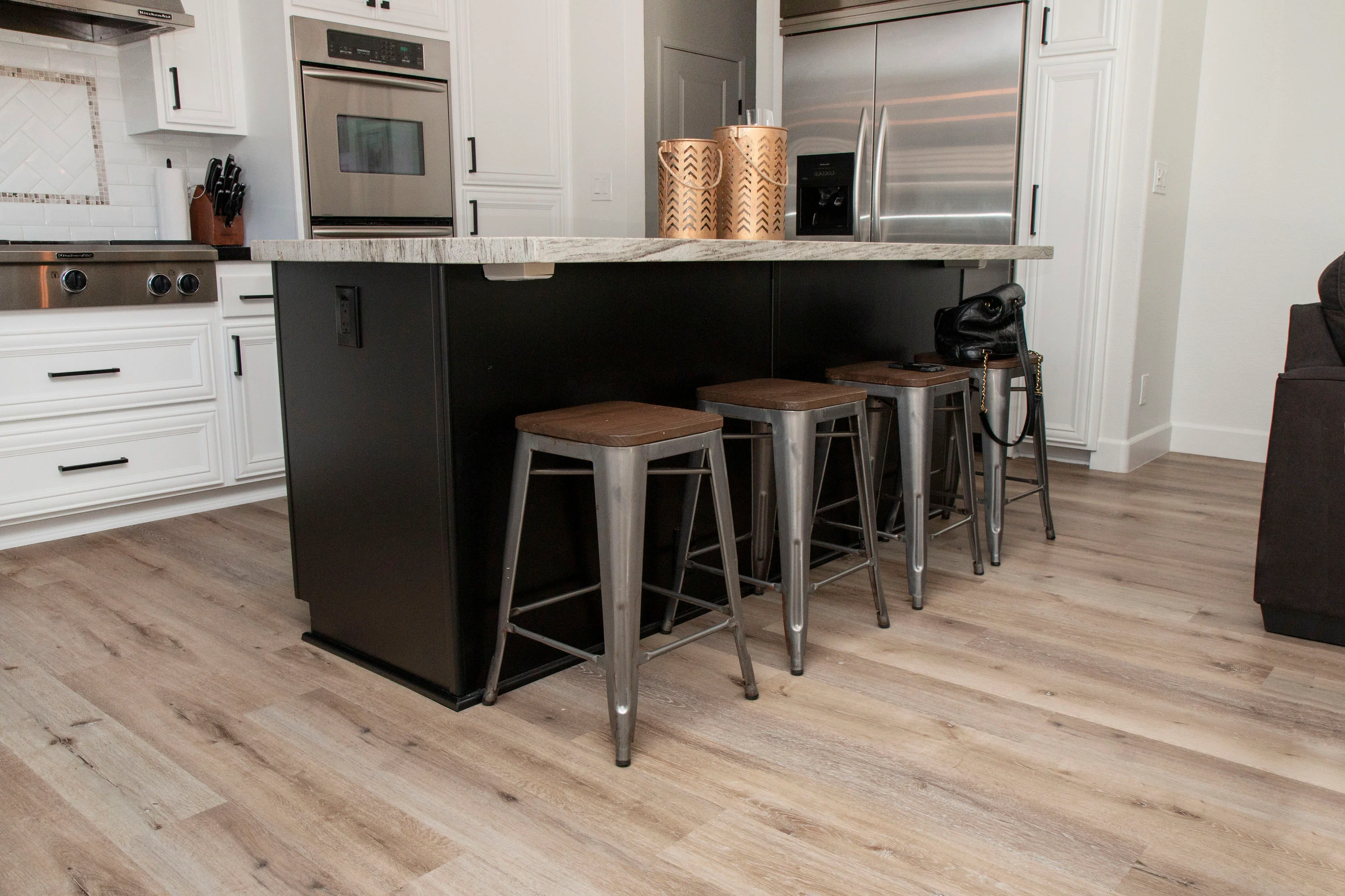 CALI Pro Classic Aged Hickory 5.5-mm x 7-in W x 48-in L Waterproof Interlocking Luxury Vinyl Plank Flooring (23.77-sq ft/case) - Image 8
