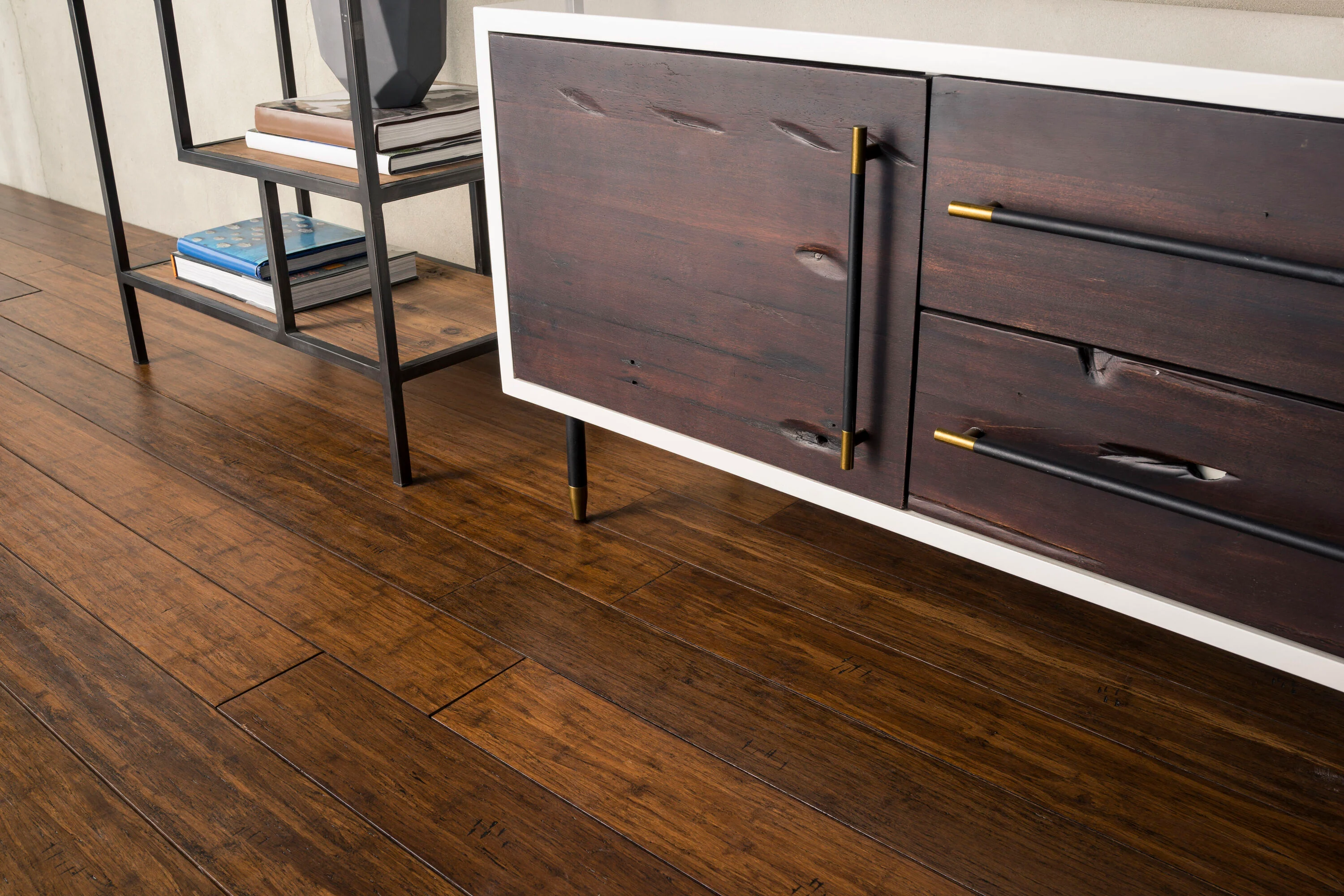 CALI Waterproof Core 5.59-in Copperstone Bamboo Handscraped Engineered Hardwood Flooring (14.06-sq ft) - Image 7