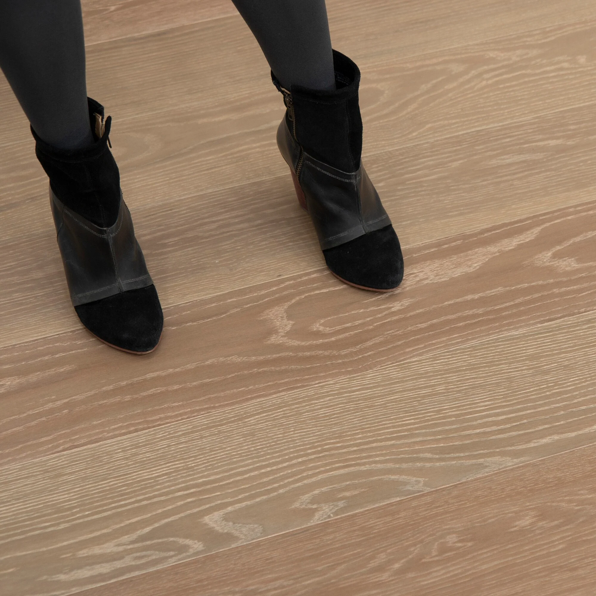 CALI Waterproof Core 7.47-in Tawny Oak Wirebrushed Engineered Hardwood Flooring (23.31-sq ft) - Image 4