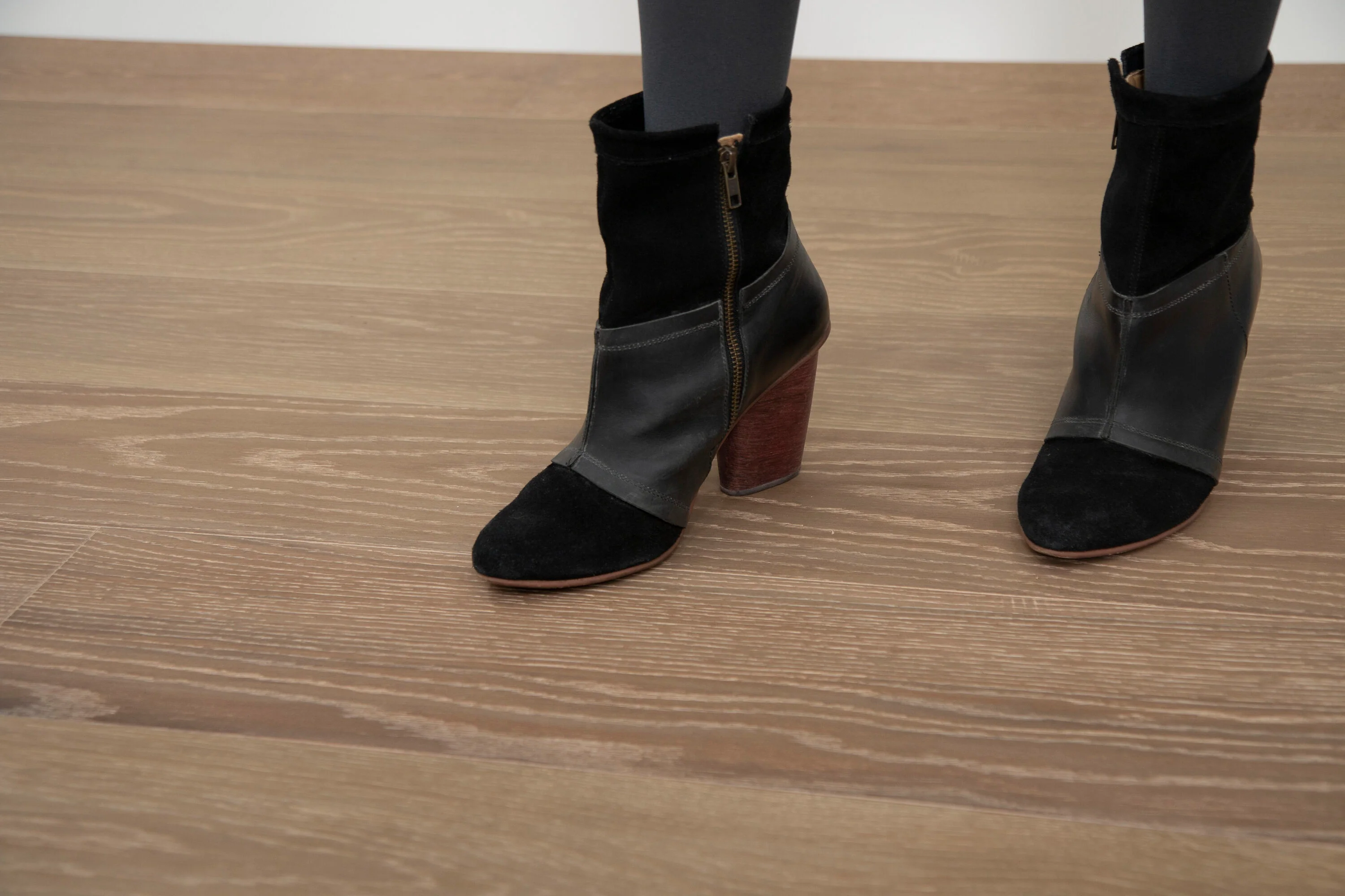 CALI Waterproof Core 7.47-in Tawny Oak Wirebrushed Engineered Hardwood Flooring (23.31-sq ft) - Image 8