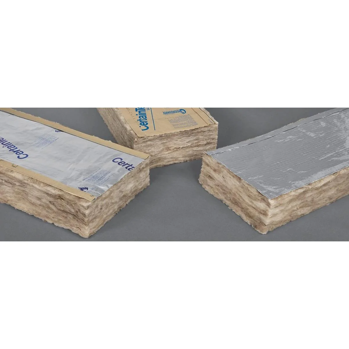 CertainTeed R-11 Kraft-Faced Fiberglass Batt/Roll Insulation – 16 in x 70 ft 6 in (88.13 sq ft), 3-1/2 in Thick