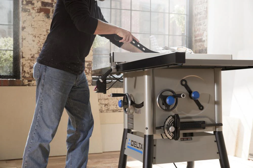 DELTA 10-in Carbide-Tipped Blade 13-Amp Table Saw - Image 4
