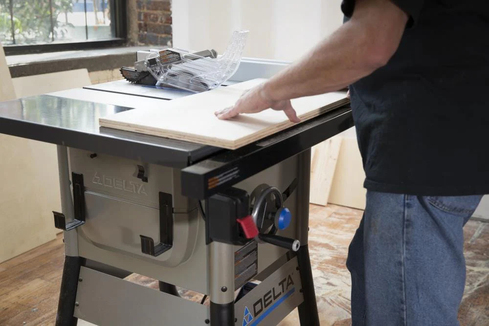 DELTA 10-in Carbide-Tipped Blade 13-Amp Table Saw with Rolling Stand, 30-in Rip Capacity - Image 5
