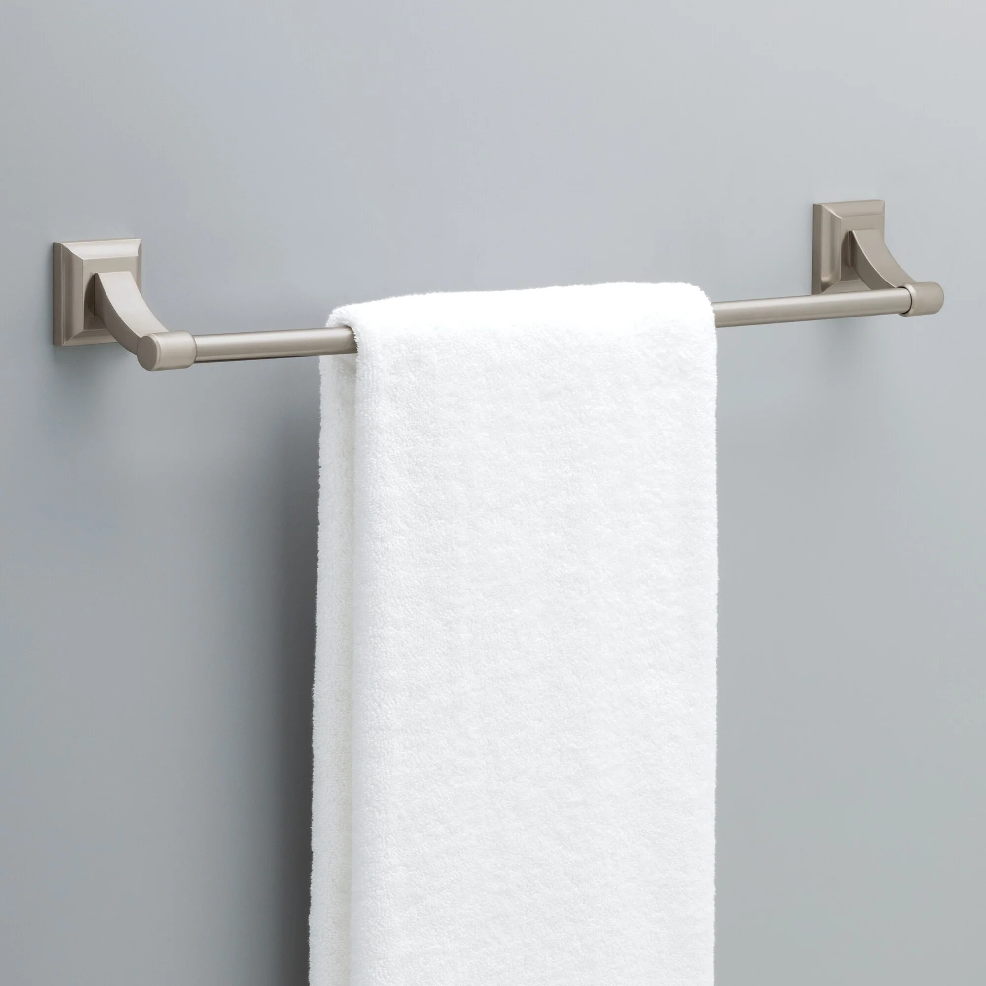 Delta Bellamy 3‑Piece SpotShield Brushed Nickel Decorative Bathroom Hardware Set (18–24 in Towel Bar, Toilet Paper Holder, Towel Ring) - Image 6
