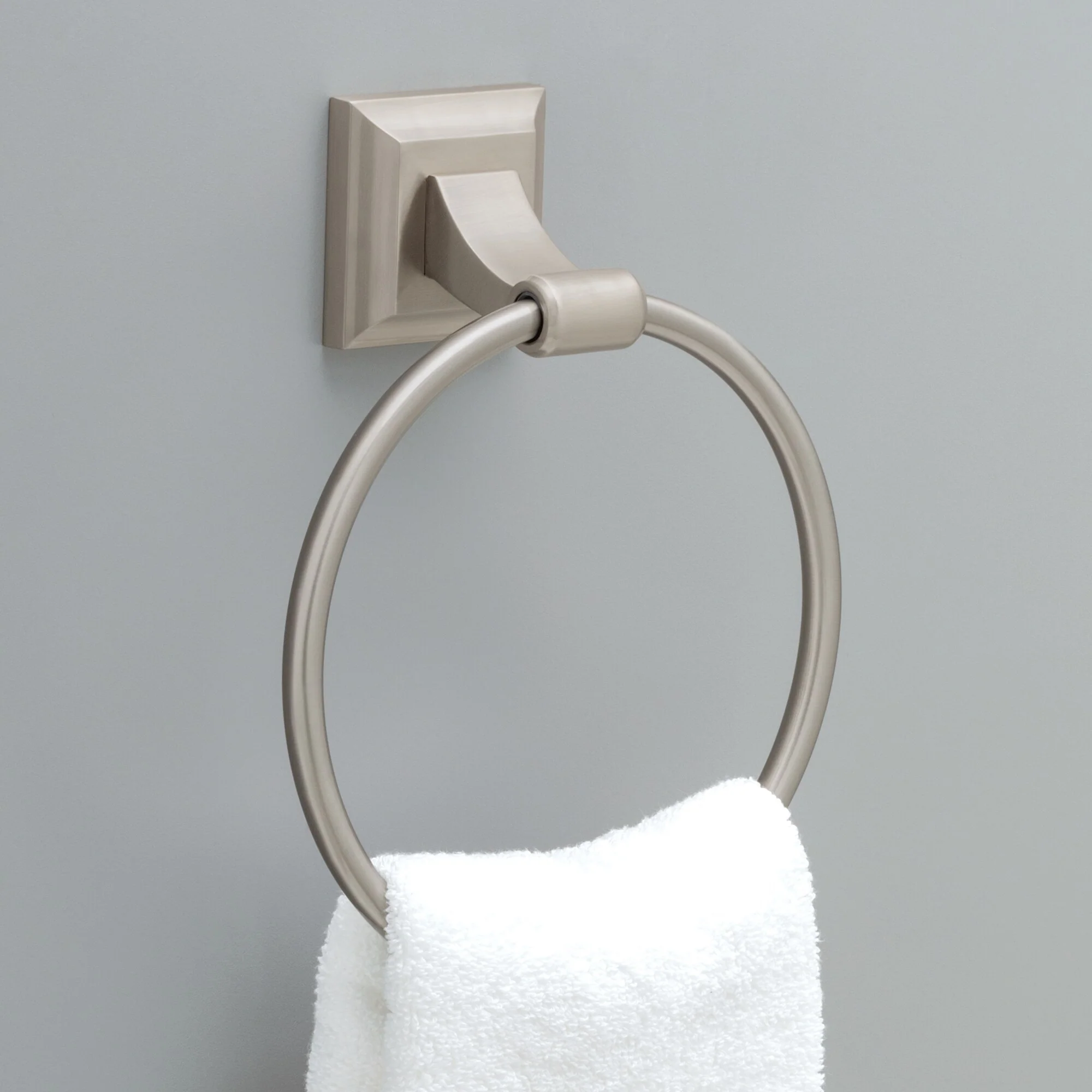 Delta Bellamy 3‑Piece SpotShield Brushed Nickel Decorative Bathroom Hardware Set (18–24 in Towel Bar, Toilet Paper Holder, Towel Ring) - Image 7