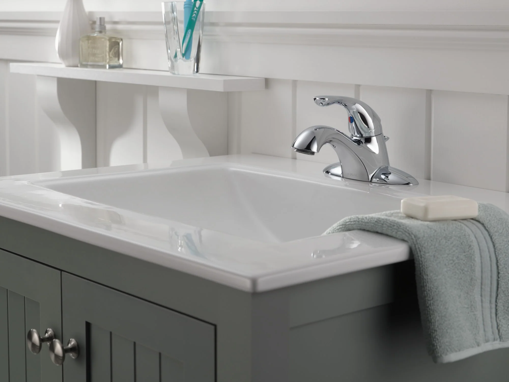 Delta Classic Chrome 1-Handle 4-in Centerset WaterSense Bathroom Sink Faucet with Drain, Mid-Arc - Image 2