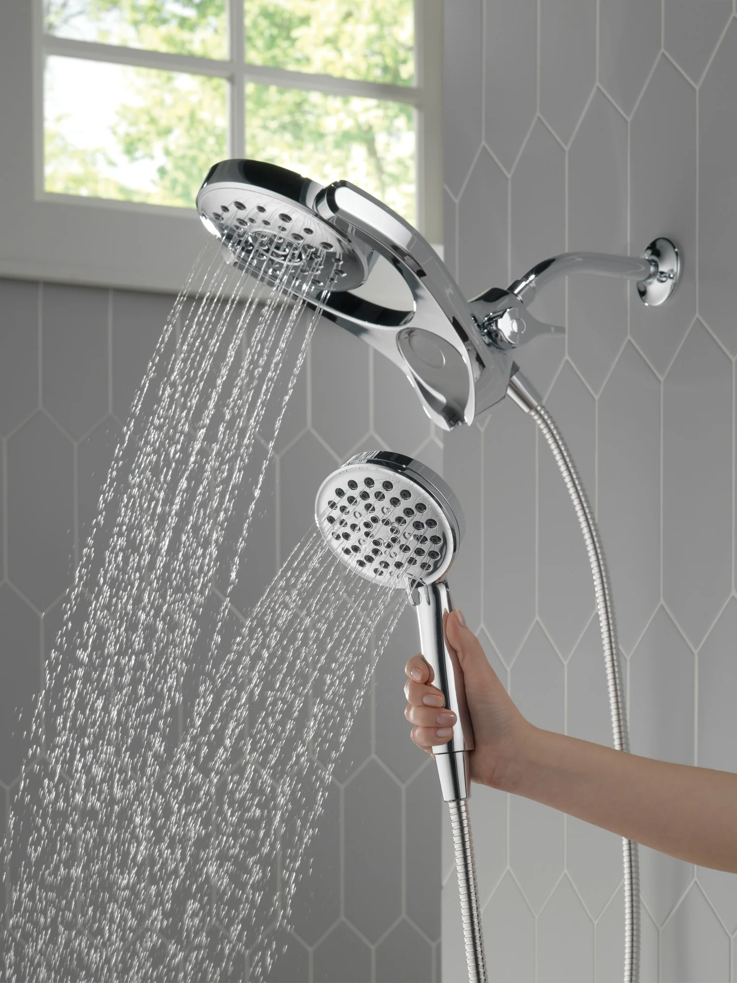 Delta HydroRain 4‑Spray Chrome Dual/Combo Shower Head with Hand Shower, 1.75 GPM (6.6 LPM) - Image 2