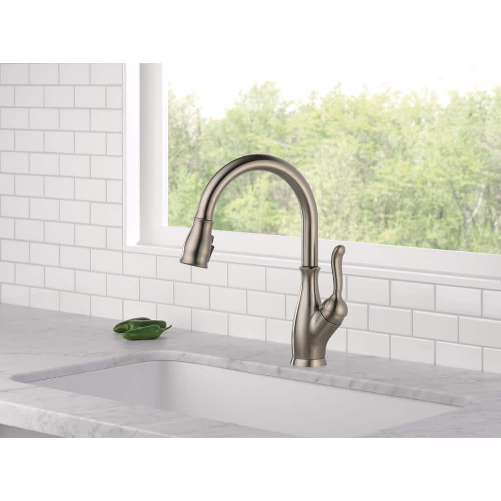 Delta Leland Single-Handle Deck-Mount Pull-Down Kitchen Faucet with ShieldSpray, Stainless (Deck Plate Included) - Image 2