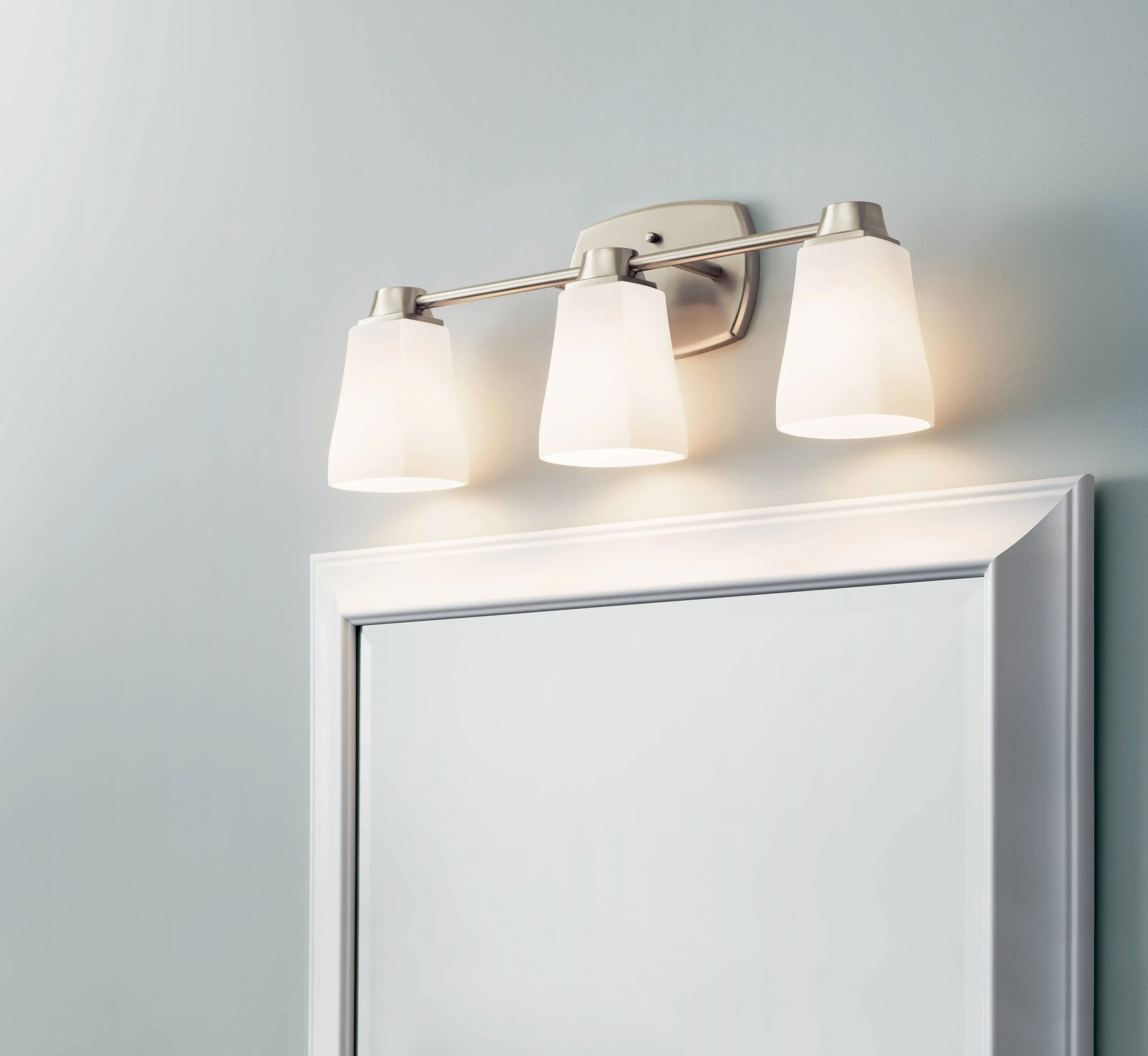 DELTA Sandover 21.63-in 3-Light Brushed Nickel Traditional Vanity Light - Image 4
