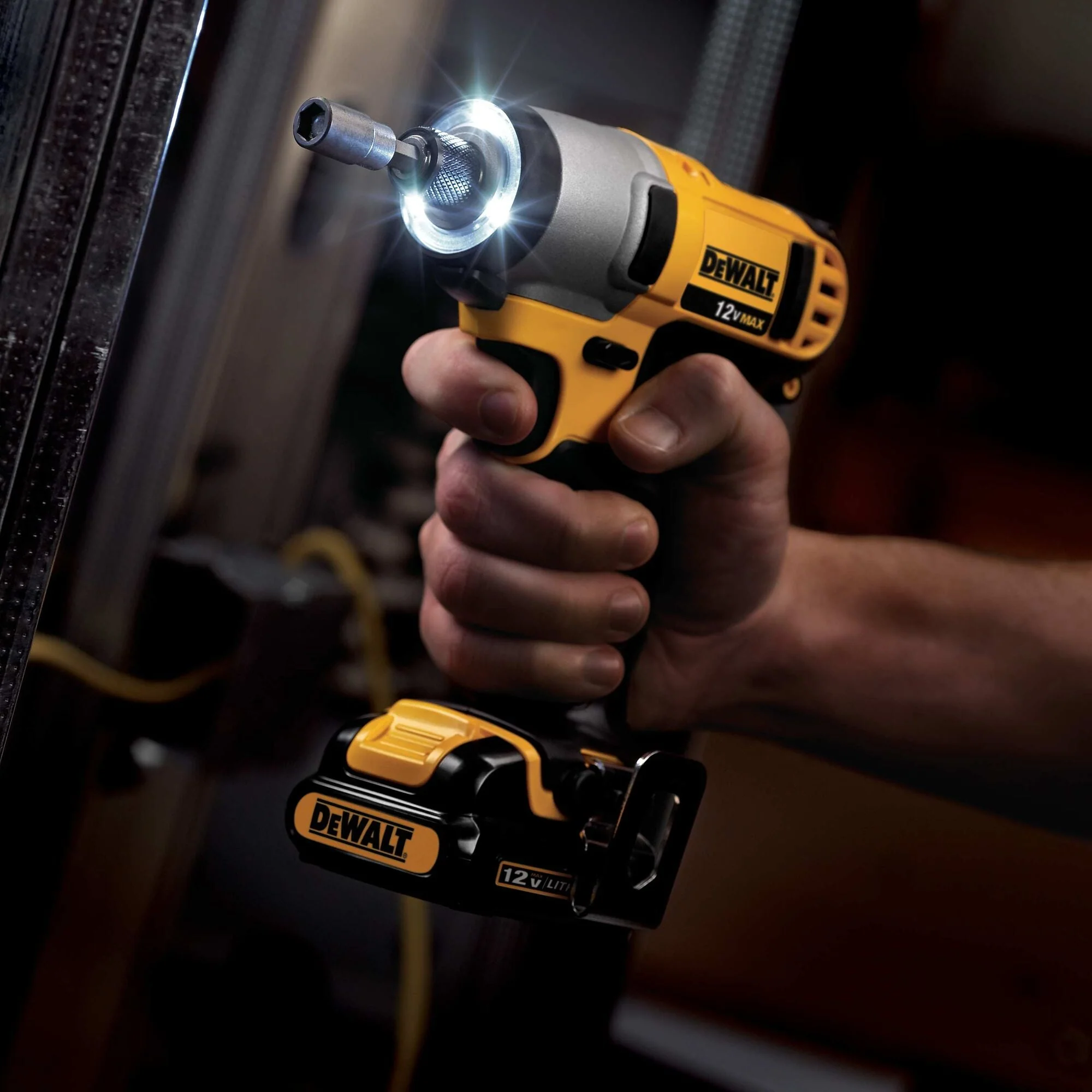 DEWALT 12-Volt MAX Variable Speed Cordless Impact Driver Kit with 2 Batteries, Charger & Bag (DCF815S2) - Image 7