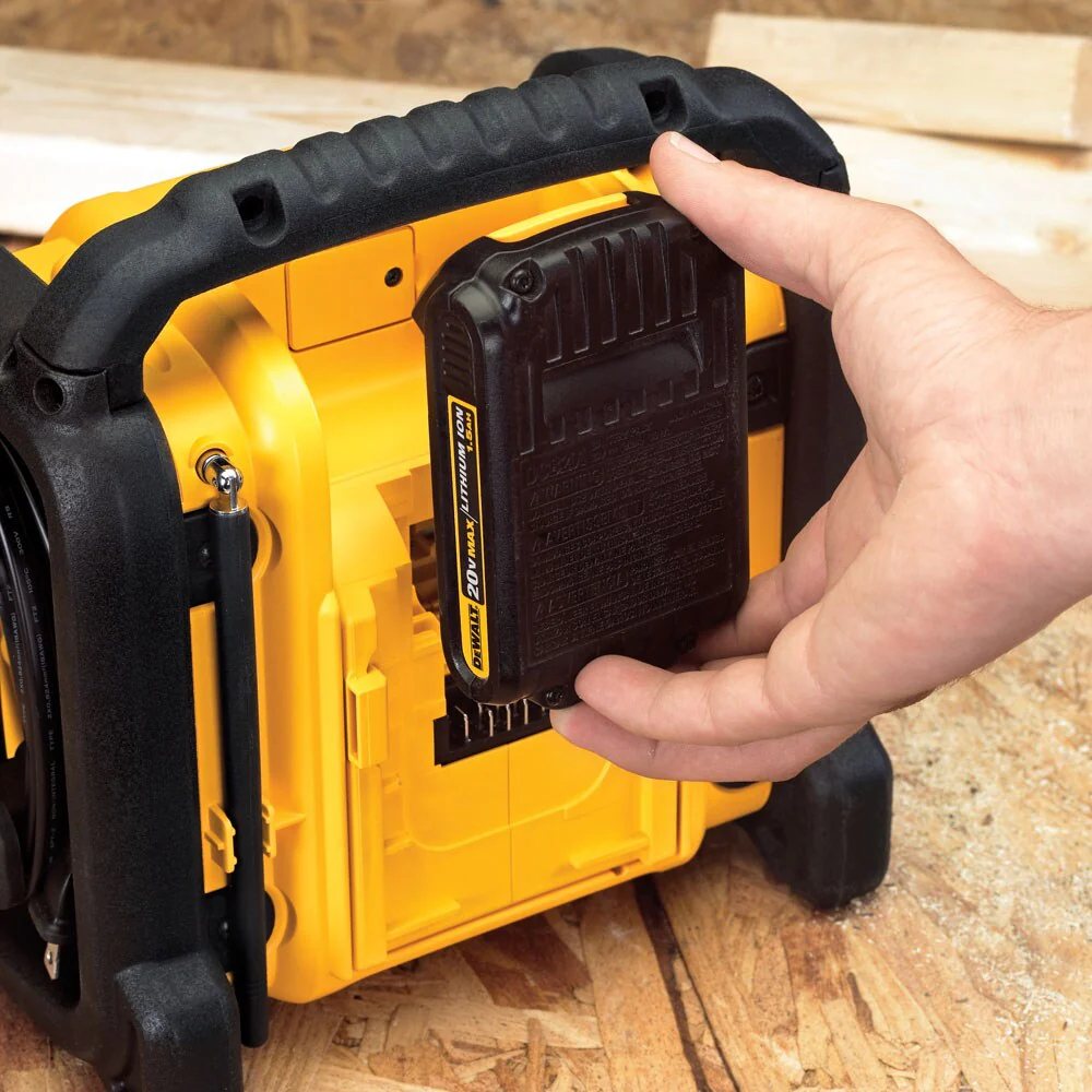 DEWALT 12V/18V/20V MAX Water-Resistant Cordless Jobsite Radio, DCR018 - Image 8