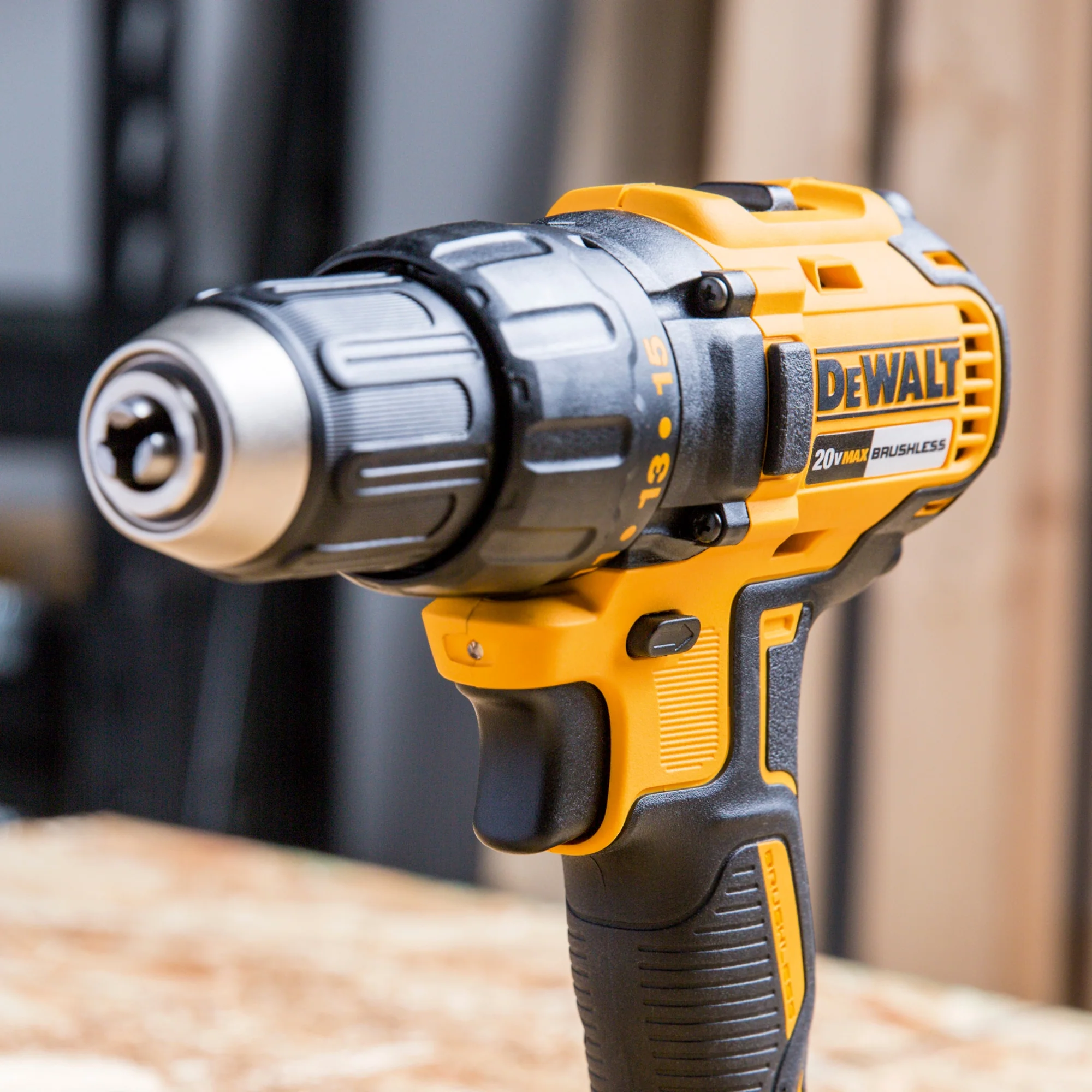 DEWALT 20-Volt MAX 1/2-in Brushless Cordless Drill/Driver Kit, DCD777C2 (2 Batteries, Charger, Soft Bag) - Image 7