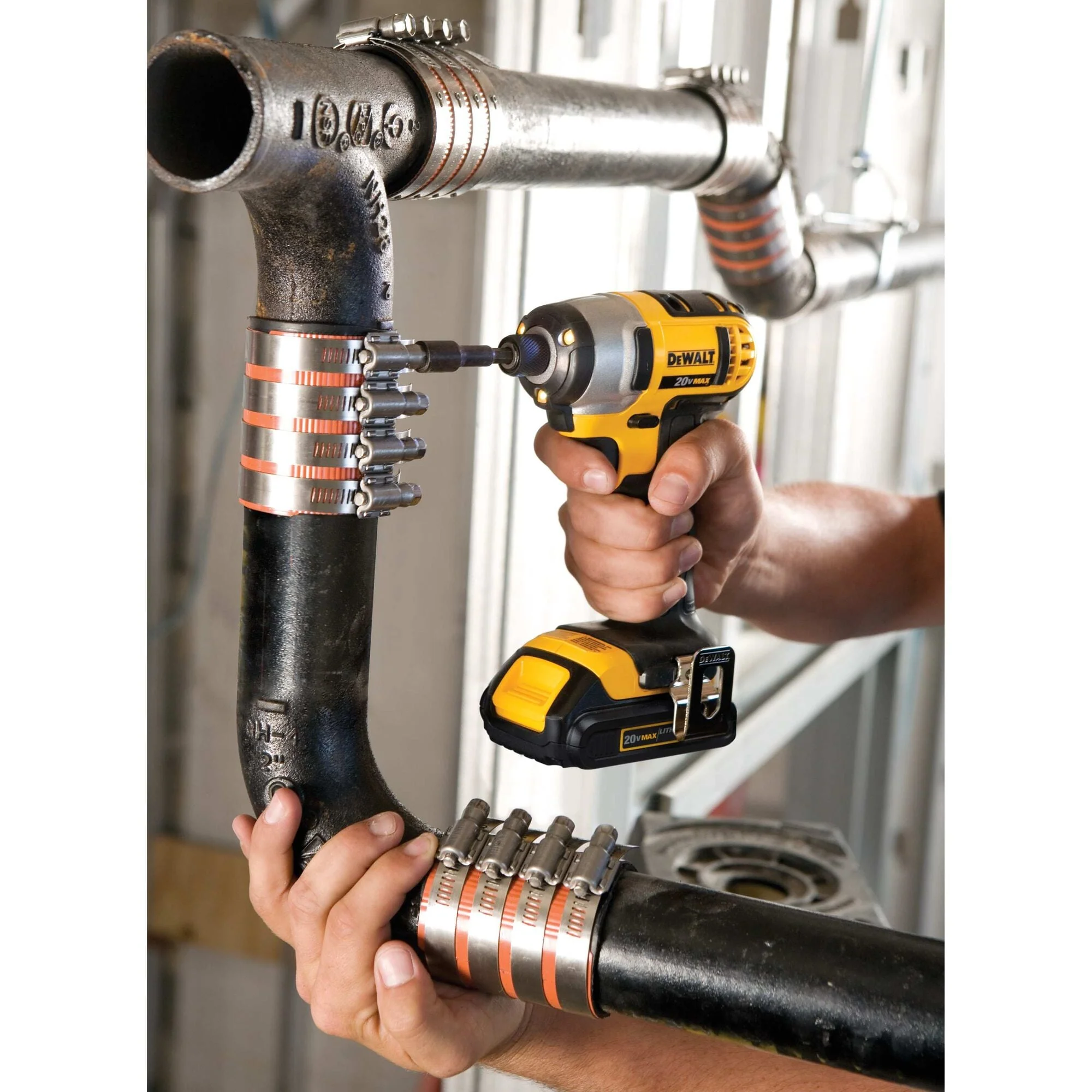 DEWALT 20-Volt MAX Variable Speed Cordless Impact Driver Kit with 2 Batteries, Charger & Bag - Image 4