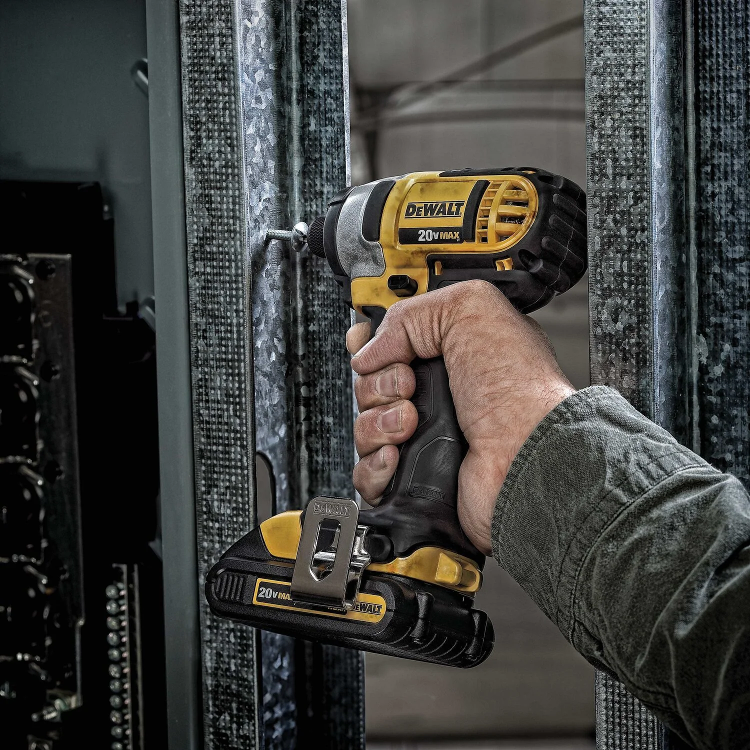 DEWALT 20-Volt MAX Variable Speed Cordless Impact Driver Kit with 2 Batteries, Charger & Bag - Image 7