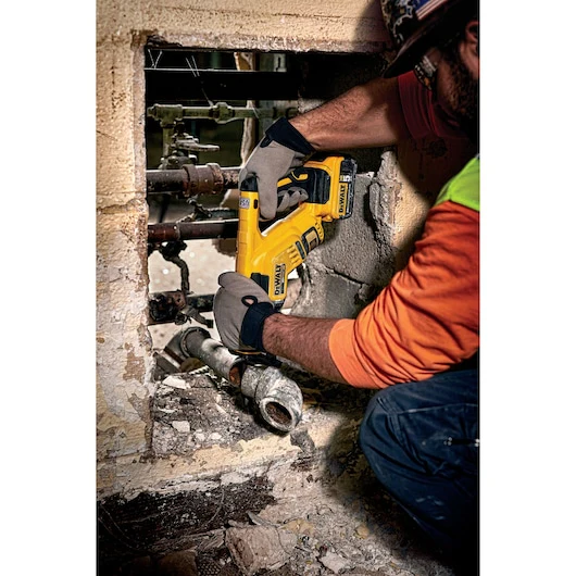 DEWALT 20-Volt MAX XR Cordless Brushless Compact Reciprocating Saw Kit with Two 5.0Ah Batteries, Charger and Bag - Image 4