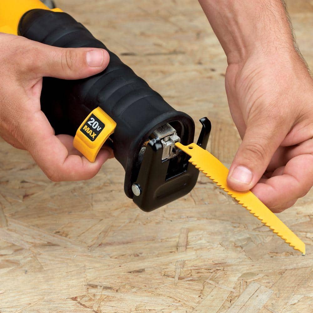 DEWALT 20V MAX XR Starter Kit: 6.0Ah & 4.0Ah Batteries + FREE 20V Cordless Reciprocating Saw - Image 4