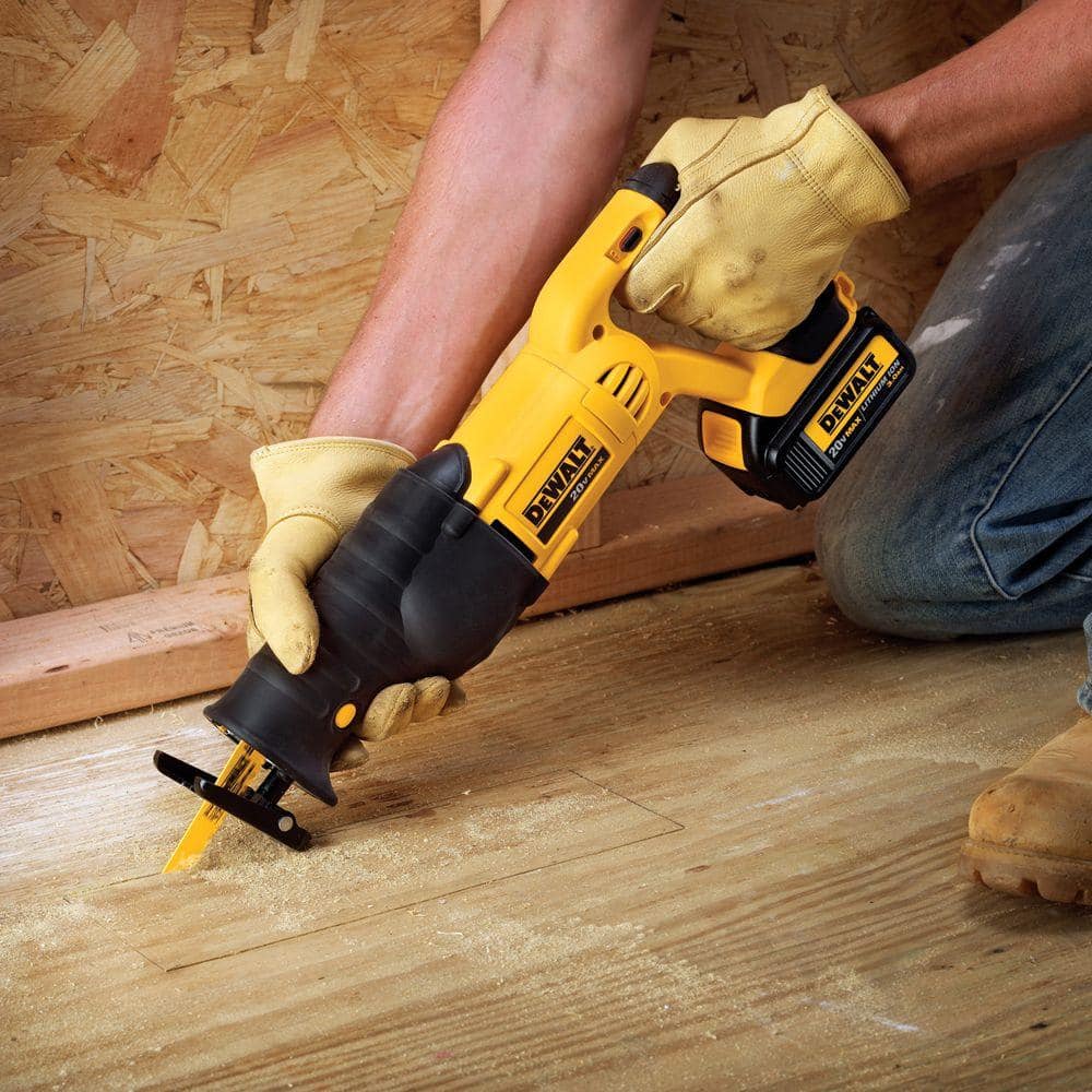 DEWALT 20V MAX XR Starter Kit: 6.0Ah & 4.0Ah Batteries + FREE 20V Cordless Reciprocating Saw - Image 5