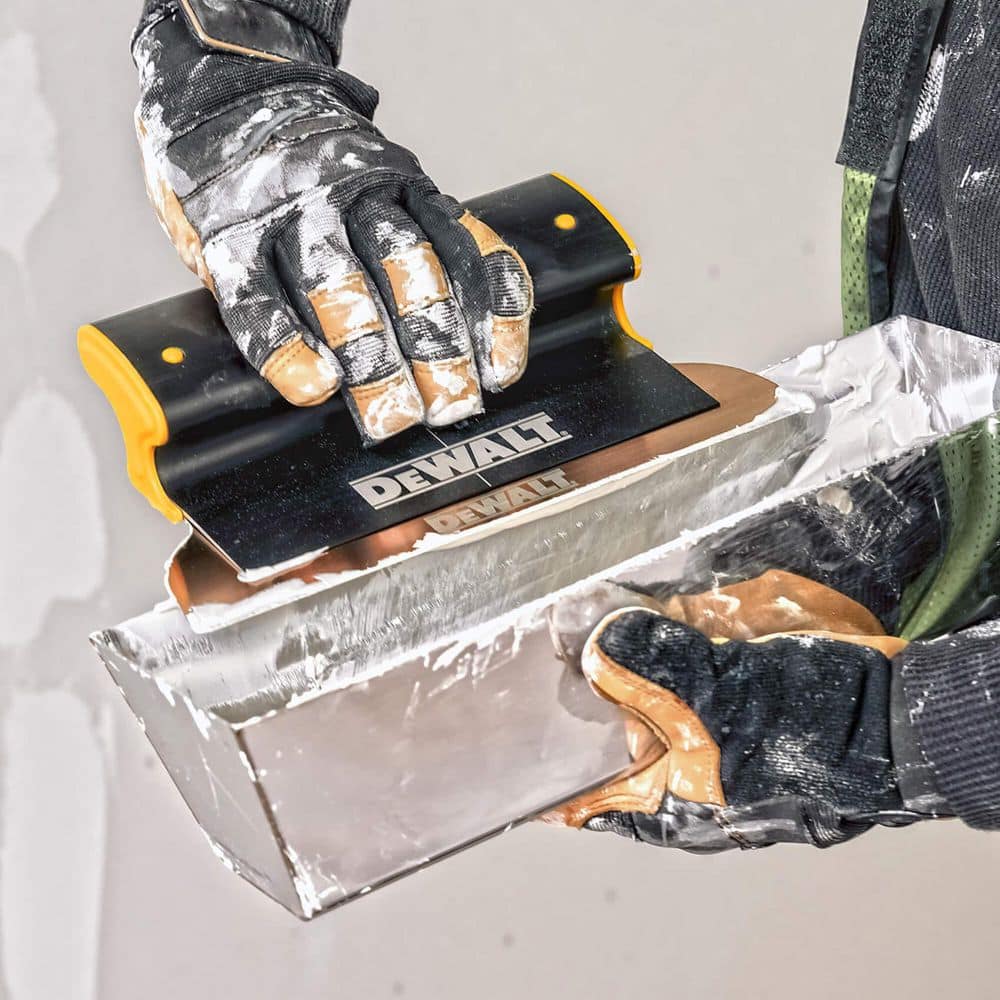 DEWALT 24 in. Skimming Blade with Aluminum Housing and 0.012 in (0.3mm) Replaceable Stainless Steel Insert - Image 7