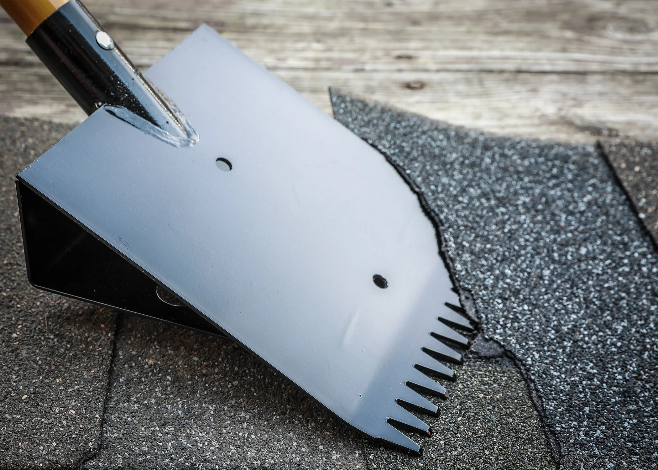 Estwing Shingle Stripper Roof Shovel, 46-in Steel Handle, 8-in Carbon Steel Blade - Image 6