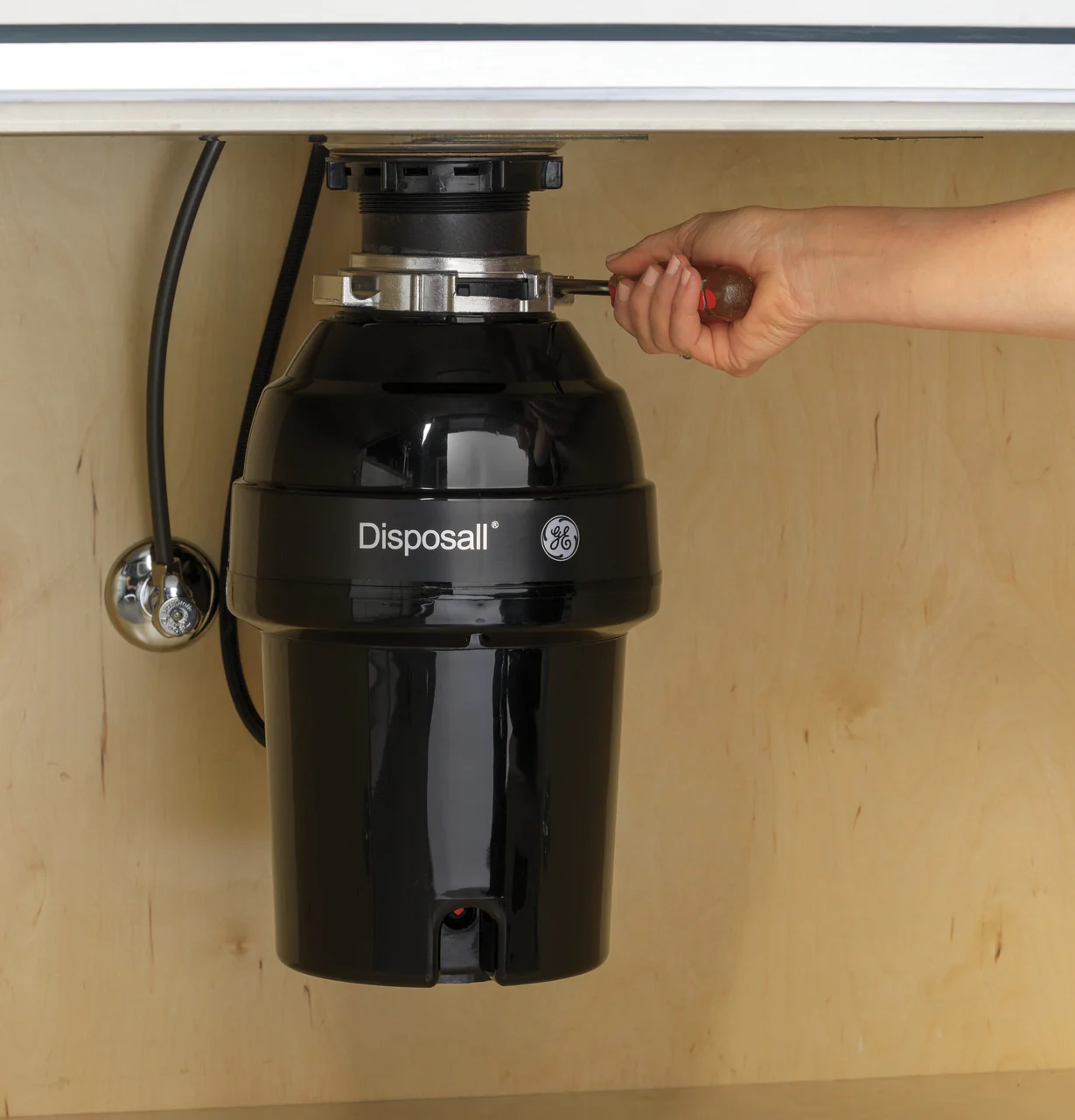GE 1 HP Continuous Feed Garbage Disposal, Non-Corded, QuietPower III, 14.5 x 8.5 in - Image 3